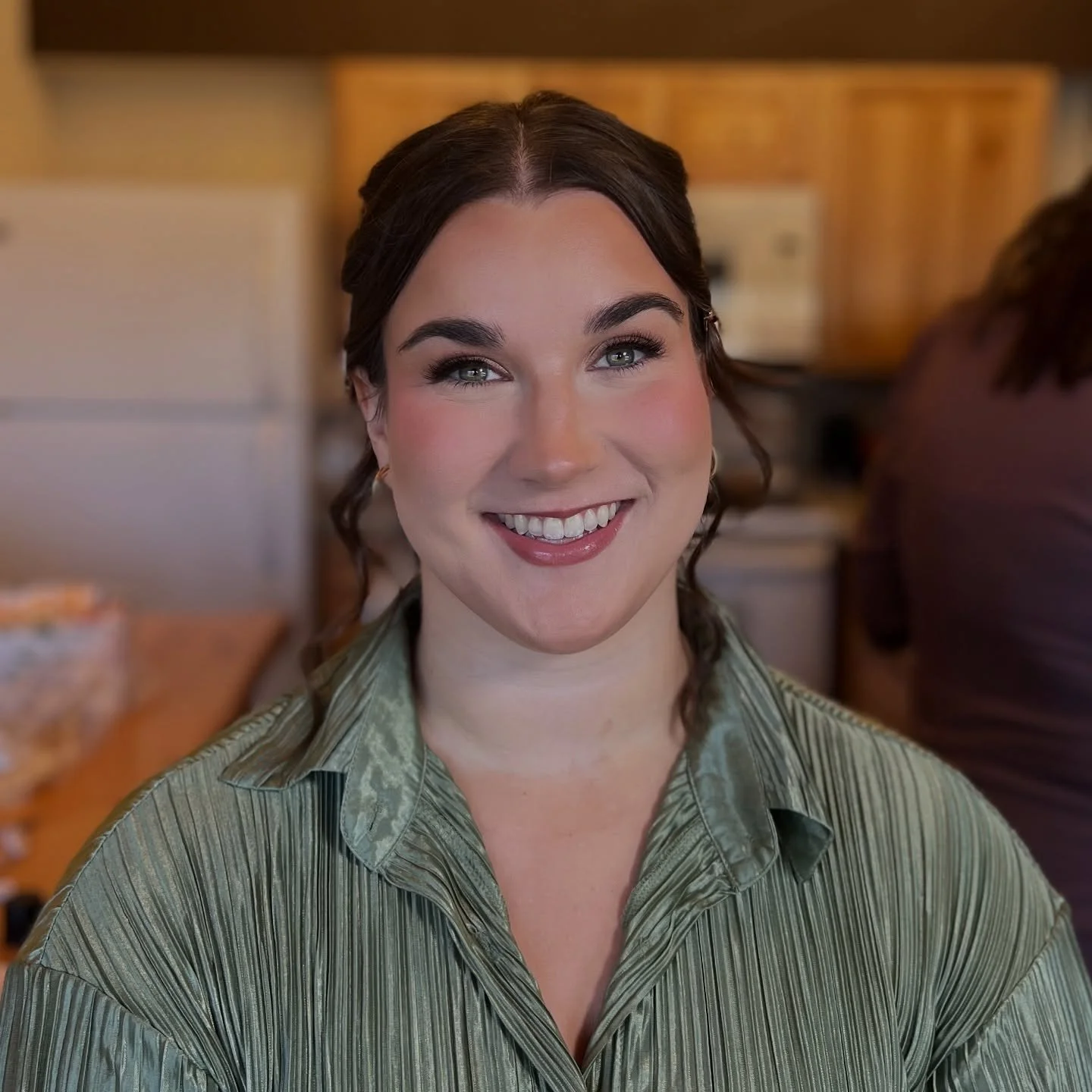 Something about a bronzey shadow and green eyes that is just👌✨💚 #makeupbykait #ʙʀɪᴅᴀʟᴍᴜᴀ #madisonwi #softglammakeup #bronzeymakeup