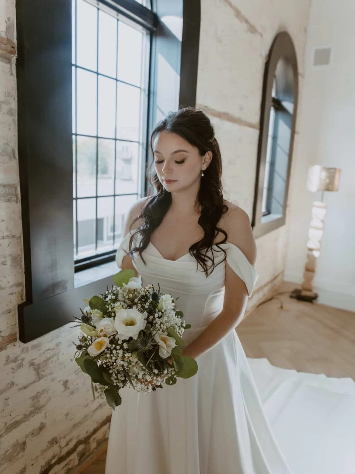 My bride Paige from my 2025 season. Such a timeless and elegant look ✨❤️ 

Photography: @humblehesekphotography 
Makeup: @make.upbykait