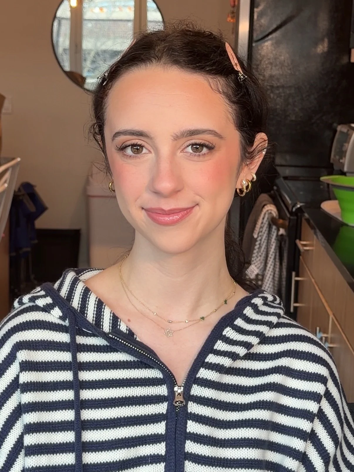 Soft glam that still makes you, feel like you ✨🌸 

#makeupartist #softglam #travelingmua #madisonwi