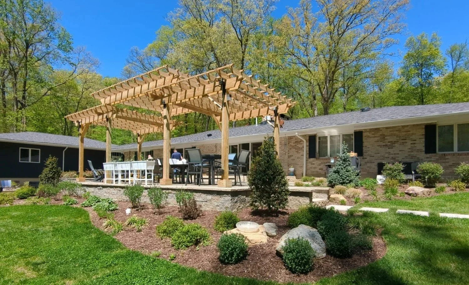 BTS_Landscaping_TomDonnaFiccio5.jpg