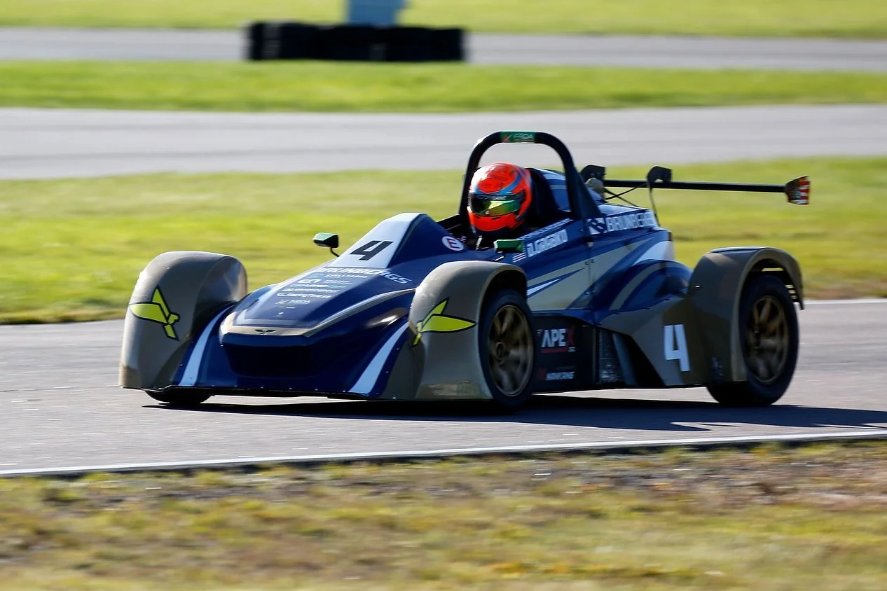 Kul dag med @svensk_bilsport p&aring; @gellerasen, fick testa Aquilla Formula 1000 🏎️