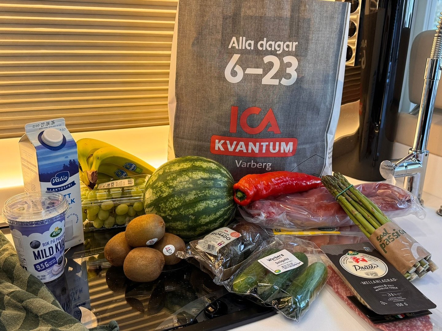 A big part of getting ready for every race isn&rsquo;t just driving, it&rsquo;s everything around it. Training, sleep, and what you eat actually make a huge difference. I&rsquo;ve learned that a lot through my years in FIA Academy.

When we travel ar