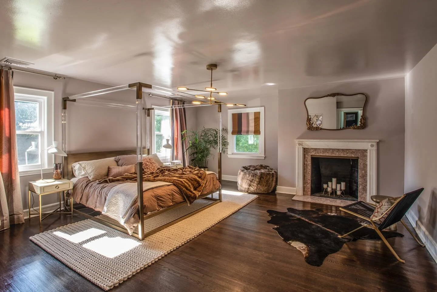 Dreaming of going to bed although the day, the week has just begun?? I am with you! BTW: make your bed. It does feel good (always my 1st accomplishment of the day) and it makes coming back to it so much sweeter xo Martina photo @ewrphoto bed by @cb2 