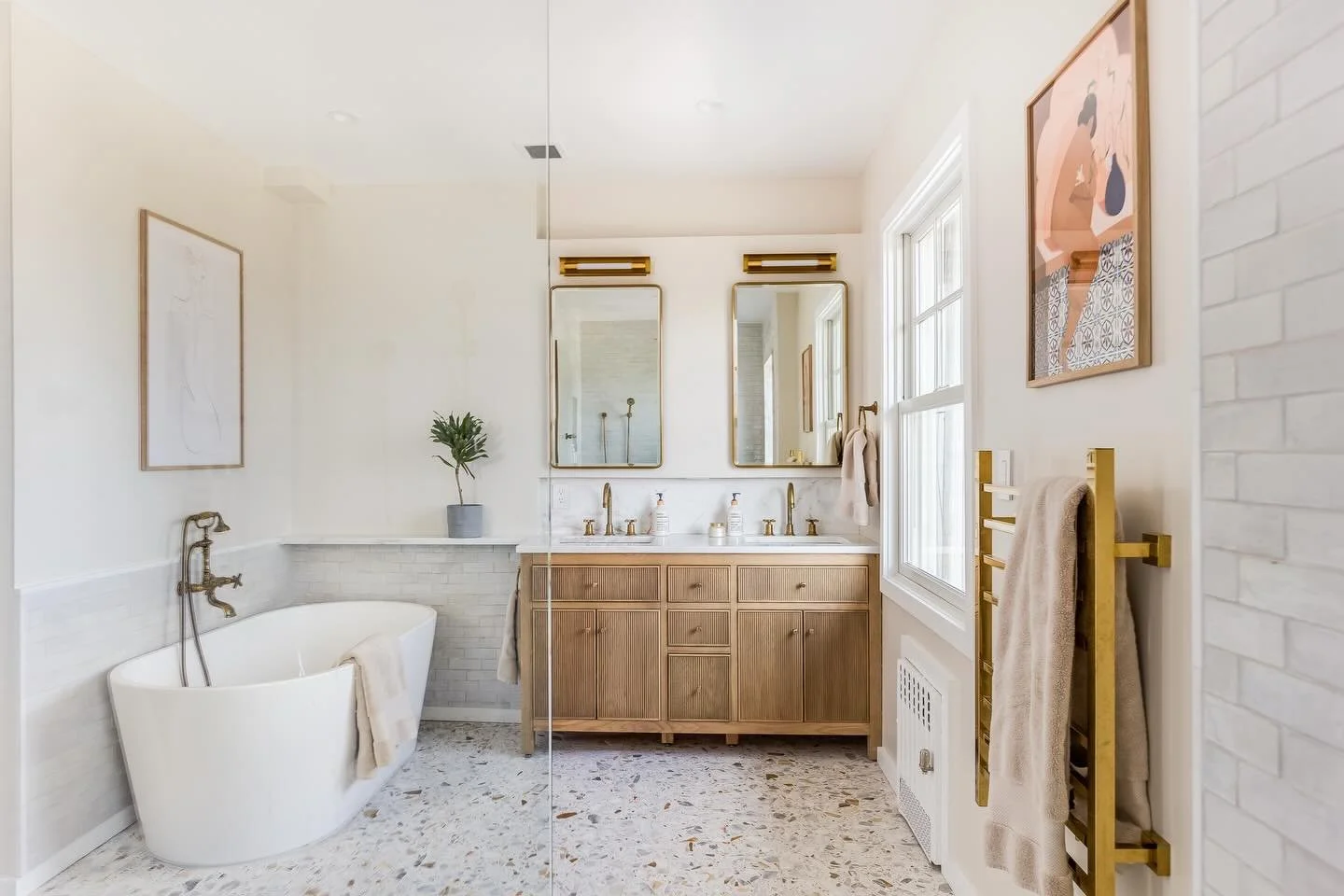 Part of my Saturday is a longer work-out with a nice long hot bath afterwards. What are you looking forward to? Happy Friday xo Martina photo by @lisakollberg