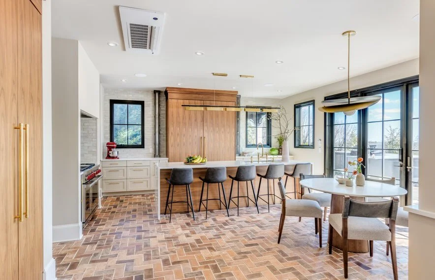 What is &ldquo;luxury&rdquo;? I just wrote a blog about it (www.lemongrassdesign.com/BLOG) It&rsquo;s actually highly personal, different for everyone. But what it is NOT is STUFF. I work closely with my clients to understand, what luxury means for t