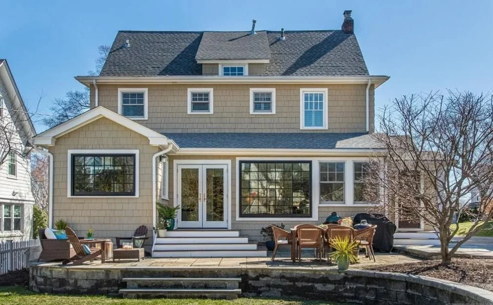 This is both sad and exciting: one of my all time favorite project is up for sale. I am sad to not going to run into some of my favorite people anymore. Exciting for my clients who start a new adventure out west. Together we planned a 2-story additio