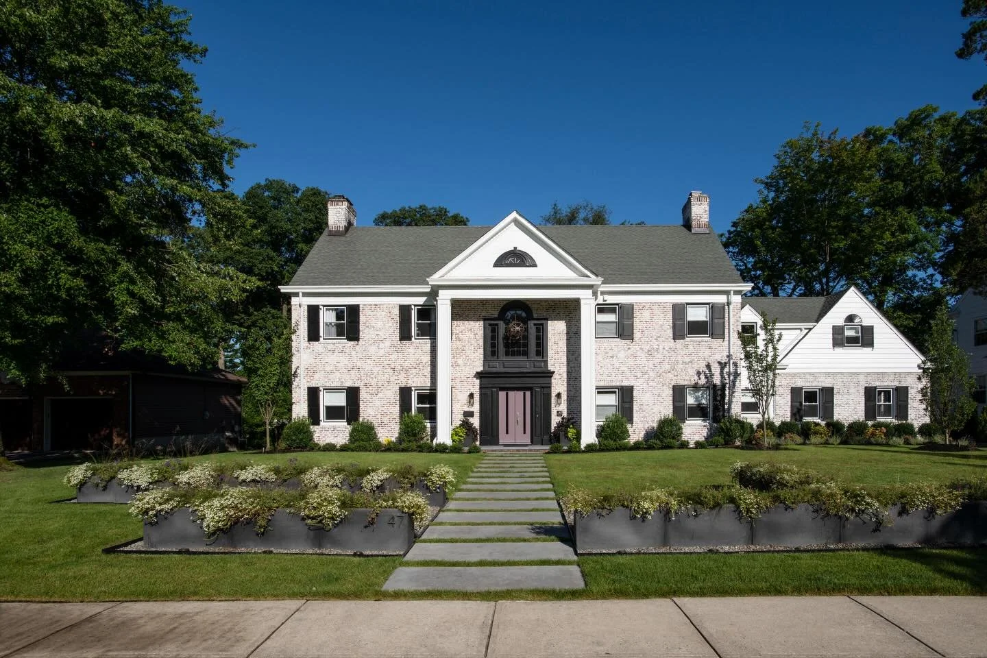 FINALLY! Spring is here :) I am looking at the exterior of my house, the lawn, the flower beds&hellip; You too? I sooooo look forward to fresh greens, sparkling sunshine, warmer air, bird song, soft fragrances&hellip; Let&rsquo;s enjoy! After this wi