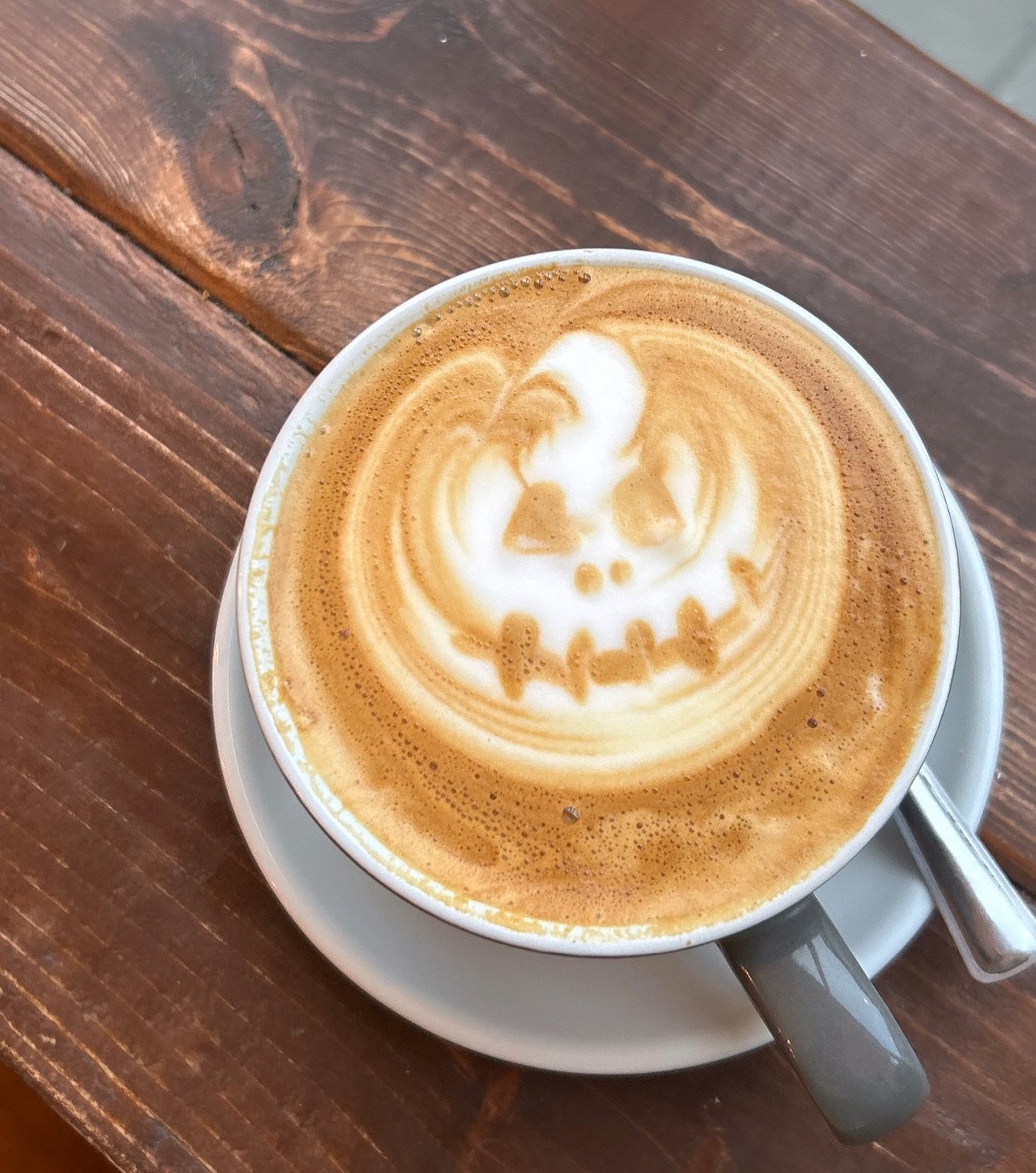 happy spooky szn!! 🎃🫶🏼🍂👻🍁

(or pumpkin spice szn if you&rsquo;d rather😋)

P.S WE HAVE PUMPKIN SPICE SYRUP!!!! we&rsquo;ll see you in 10 x

#extractcoffee #smallbusiness #wimborne #wimbornebusiness #spookyseason #latteart