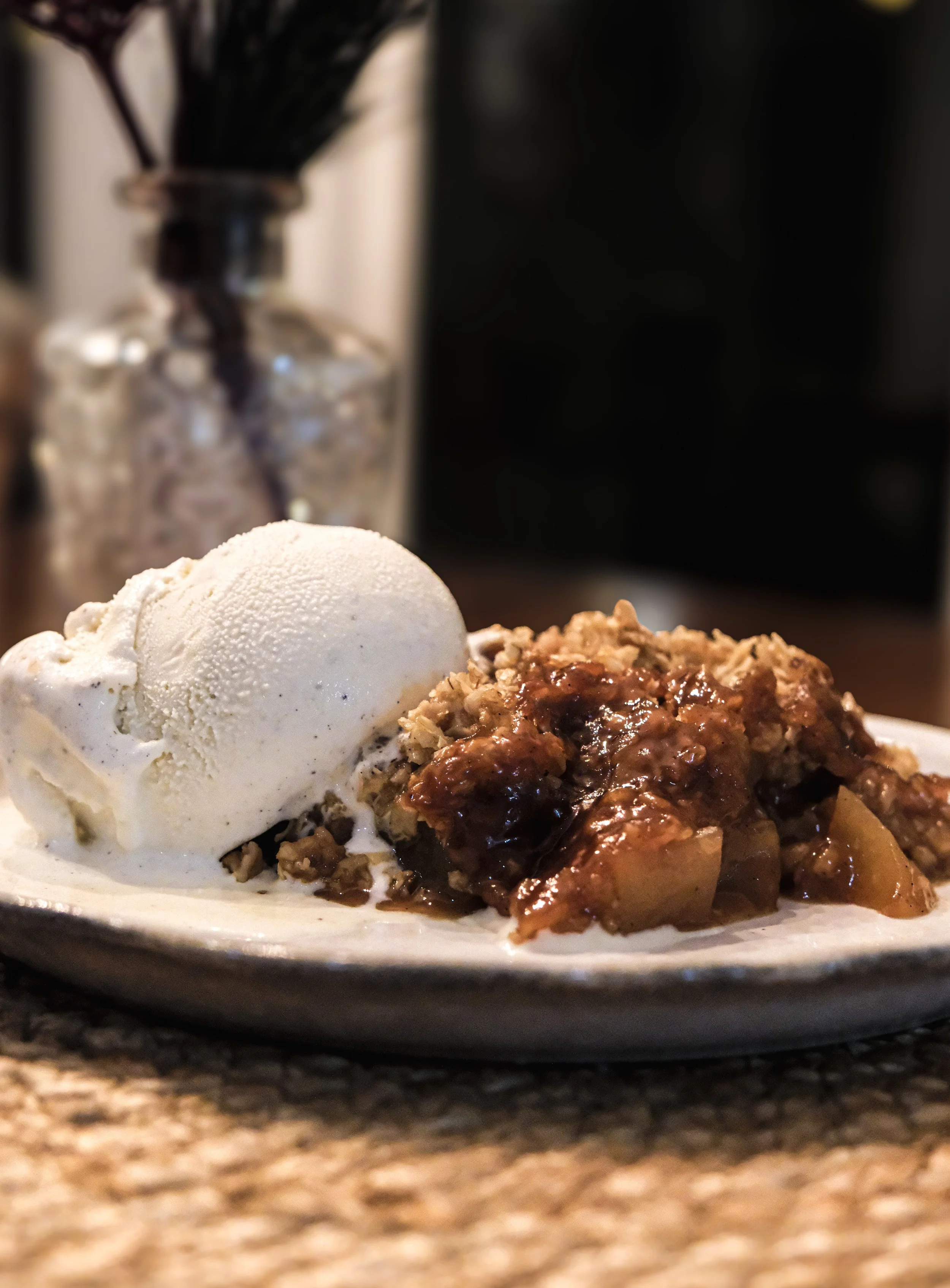 Holiday Dinner - Tasty Table Catering - Apple Crisp - Fresh Harvest - Catering - Christmas Decor