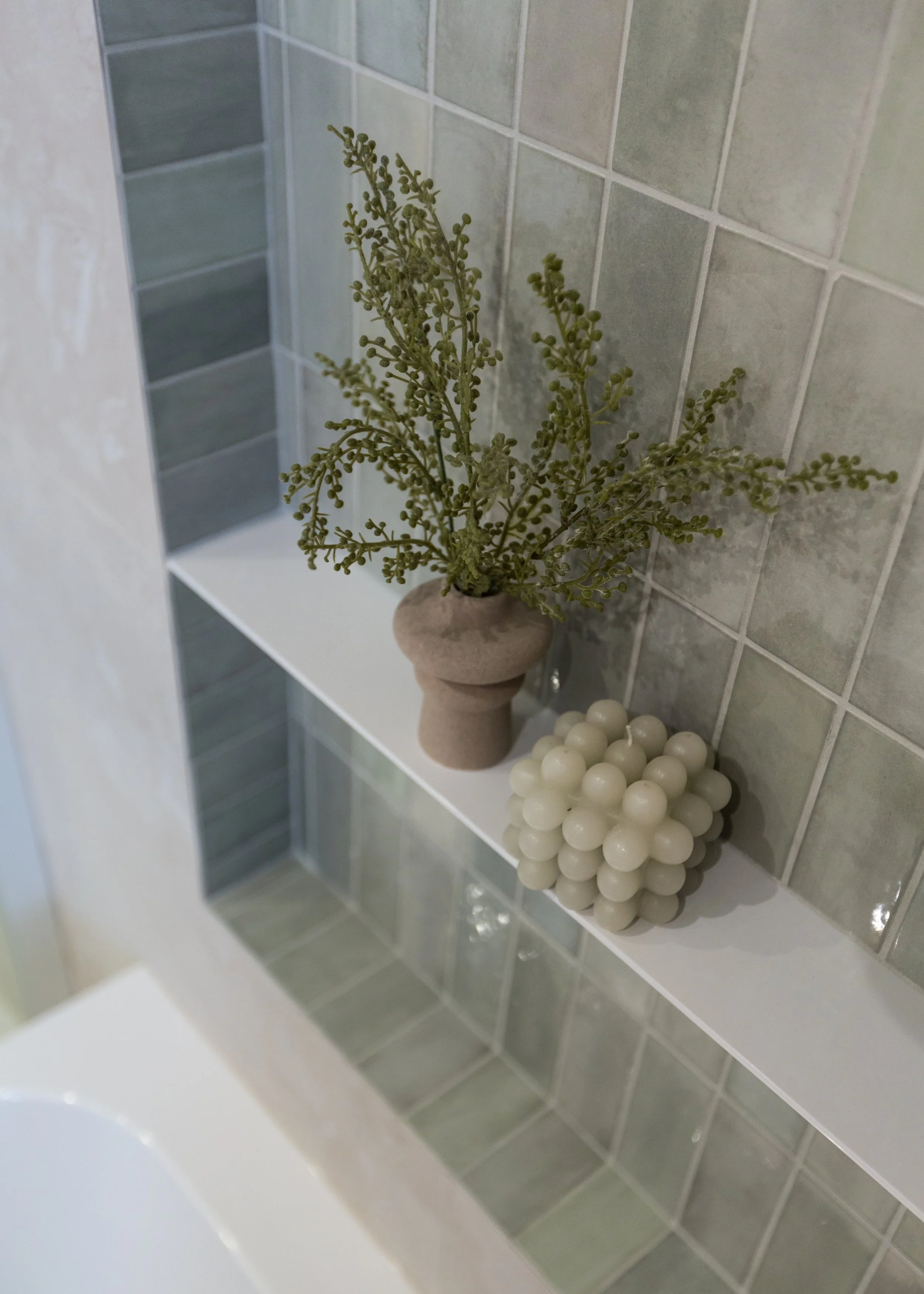 alcôve arche, céramique, vert sauge, tablette sur mesure