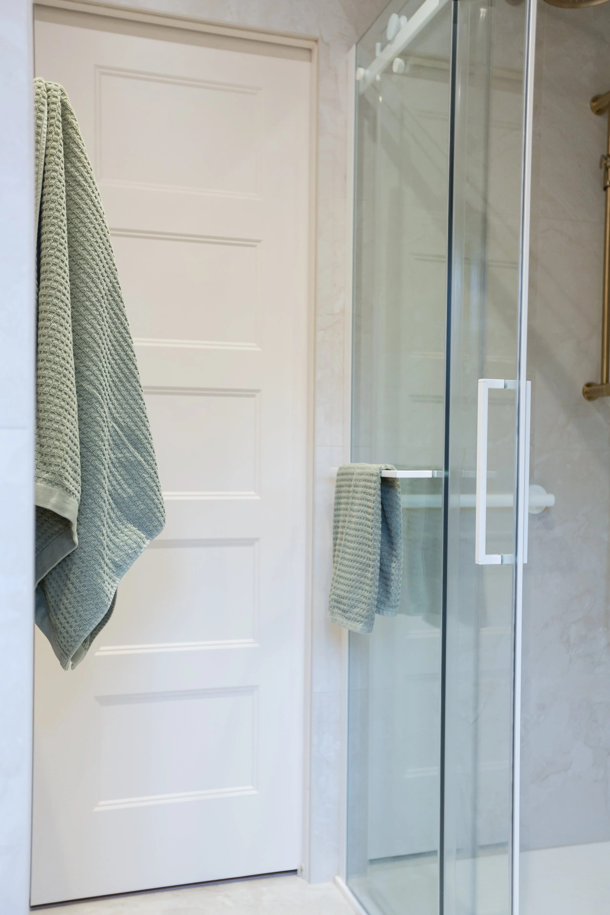 douche, quincaillerie blanche, porte escamotable