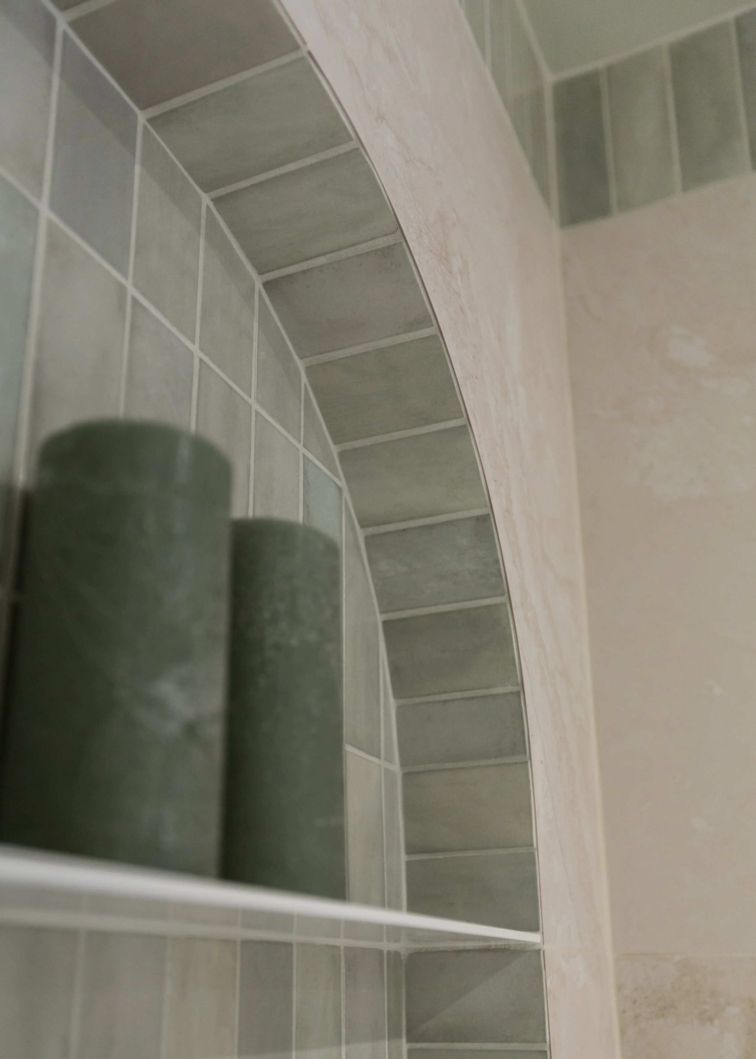 alcôve arche, céramique, vert sauge, tablette sur mesure