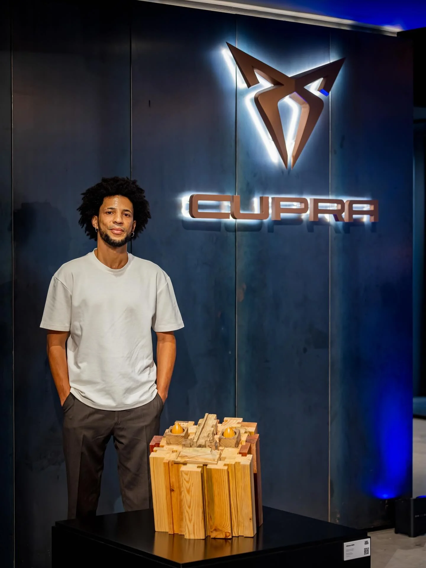 Na inaugura&ccedil;&atilde;o de &ldquo;Many Faces&rdquo;, a for&ccedil;a das obras de Blac Dwelle @blac_dwelle encontraram corpos presentes, olhares atentos, sil&ecirc;ncios que pesam e perguntas que ecoam.

Agradecemos a todos os que se juntaram a e