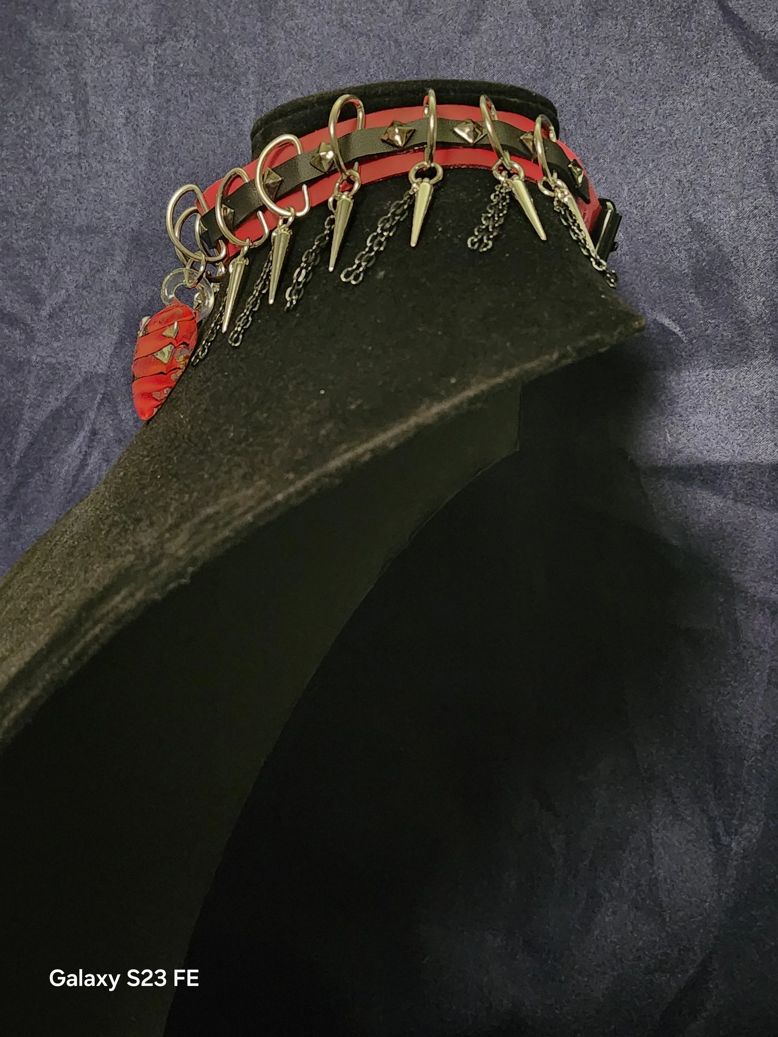 Y2K Hearts Heavy Choker Left.jpg