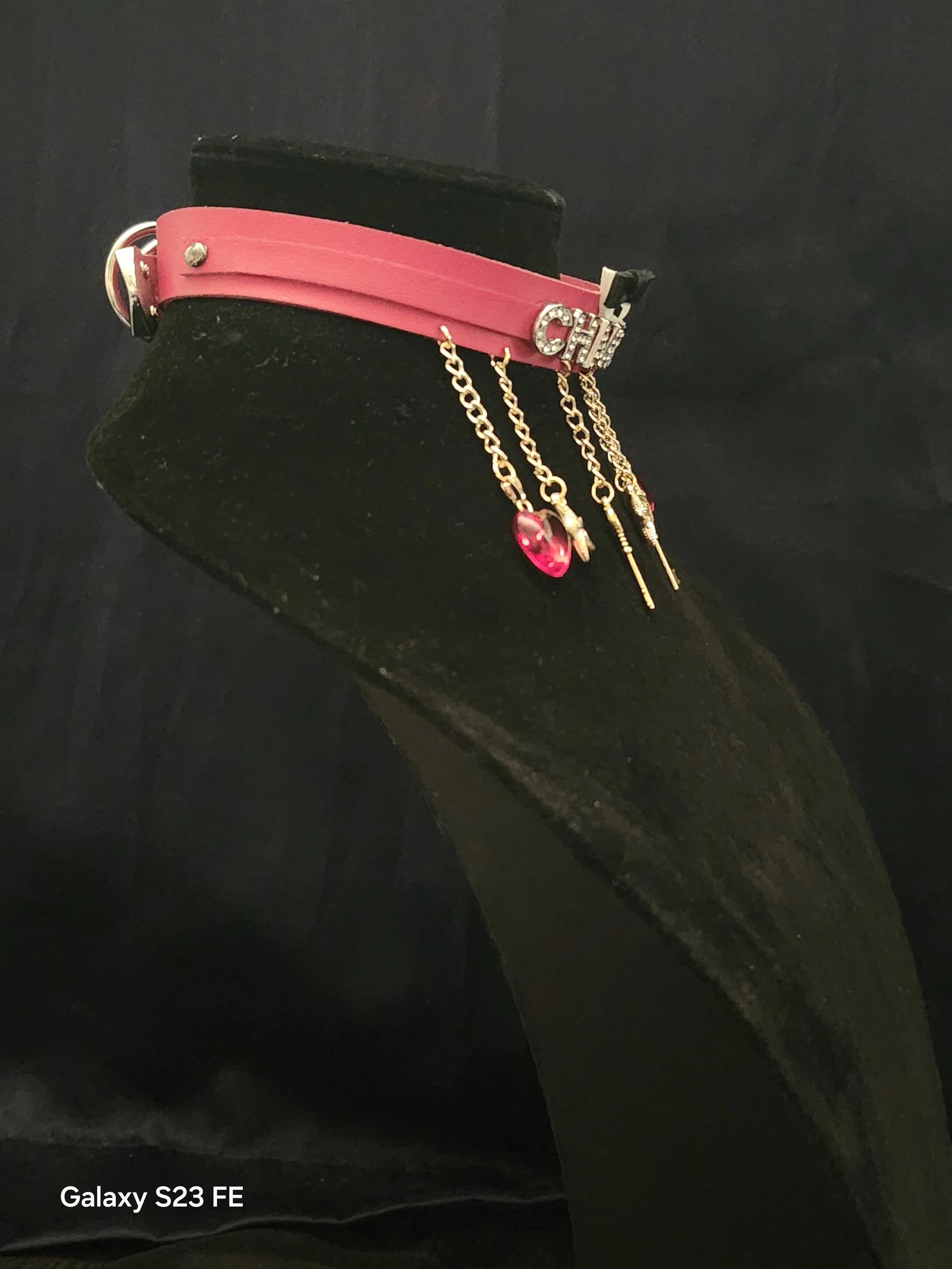 HH Charlie Choker Right.jpg