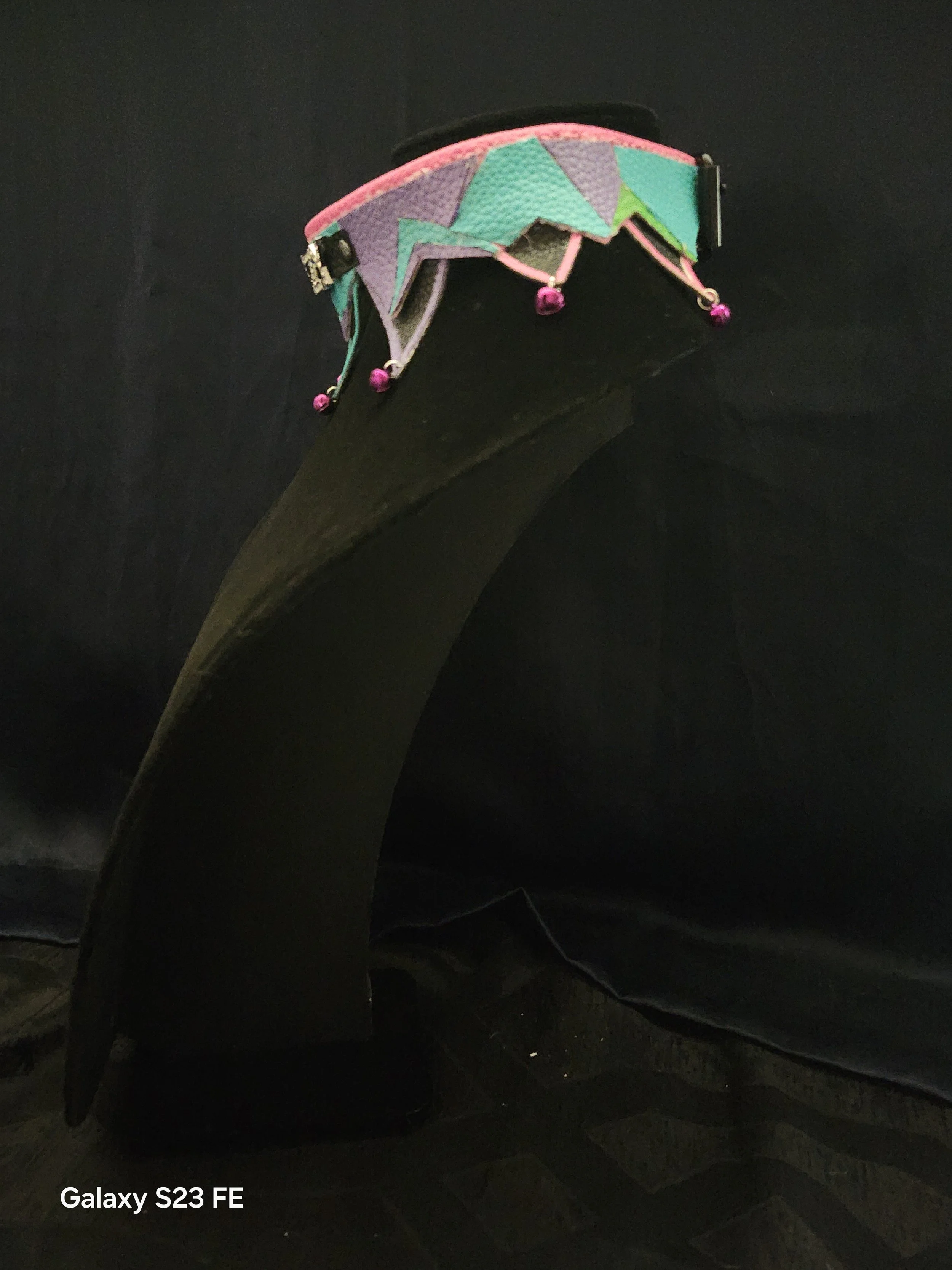 HB Fizzy Choker Left.jpg