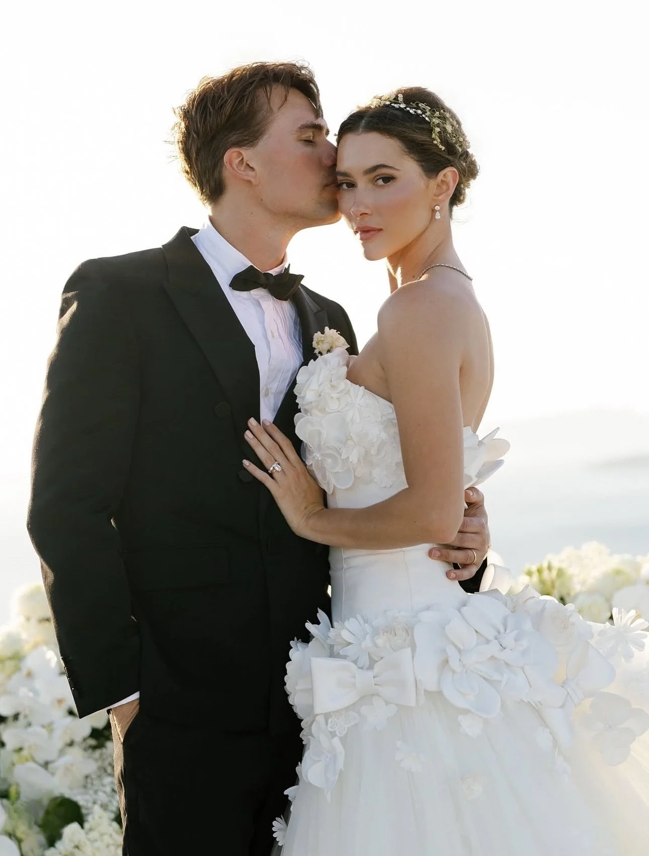 The wedding we&rsquo;ve loved following along with is finally HERE! Congratulations to THE FEDYK&rsquo;S!! Queen of the DIY @madeleinecwhite and @loudluxury&rsquo;s @andrewfedyk celebrated their love with a sunset wedding in Santorini 

Photos by @sh