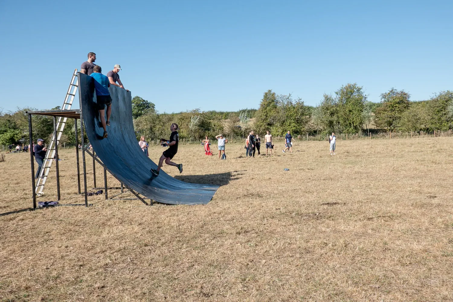 obstacle-race-wall-source-frame-young-competitor-02247.webp