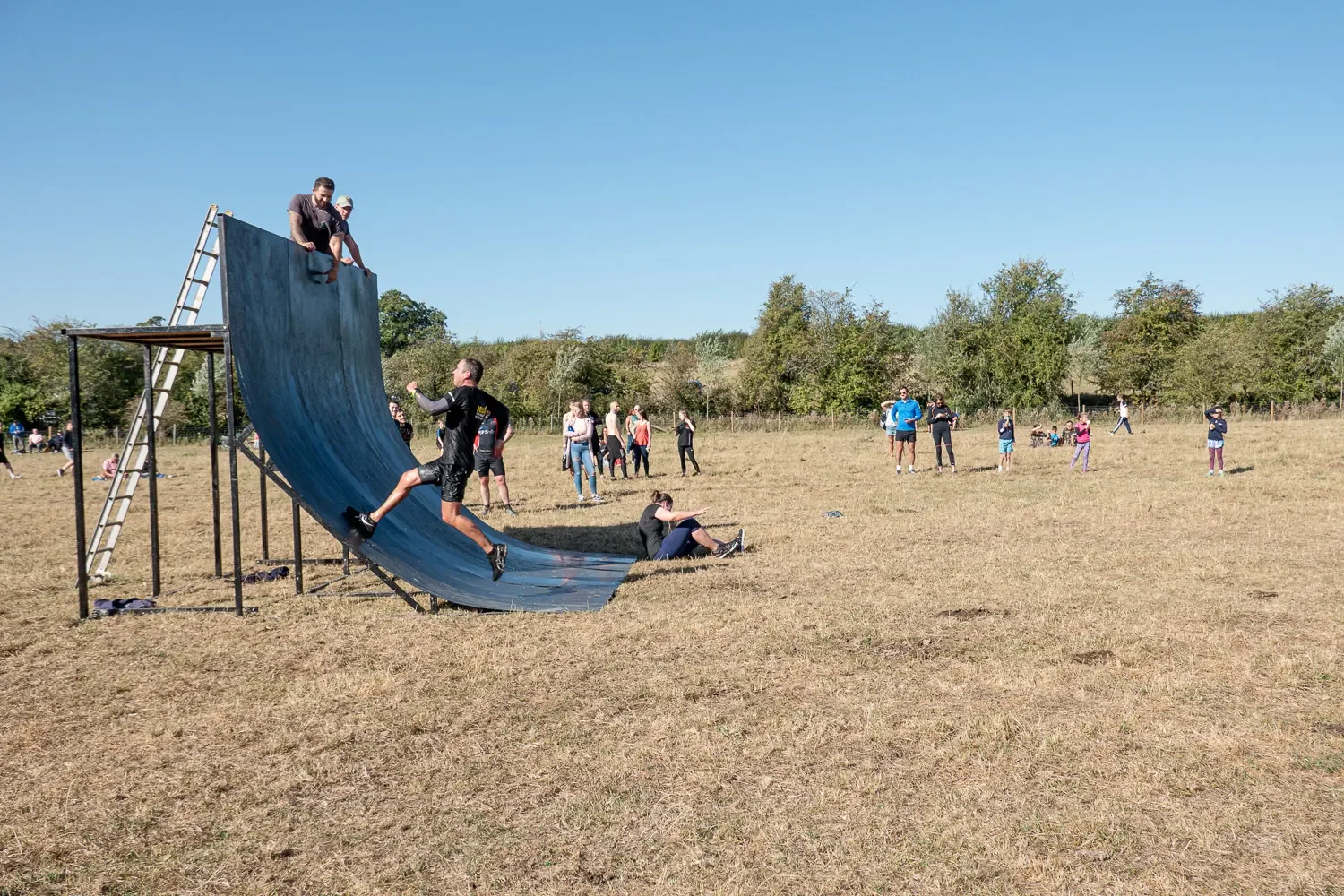obstacle-race-wall-source-frame-runner-mid-climb-2326.webp