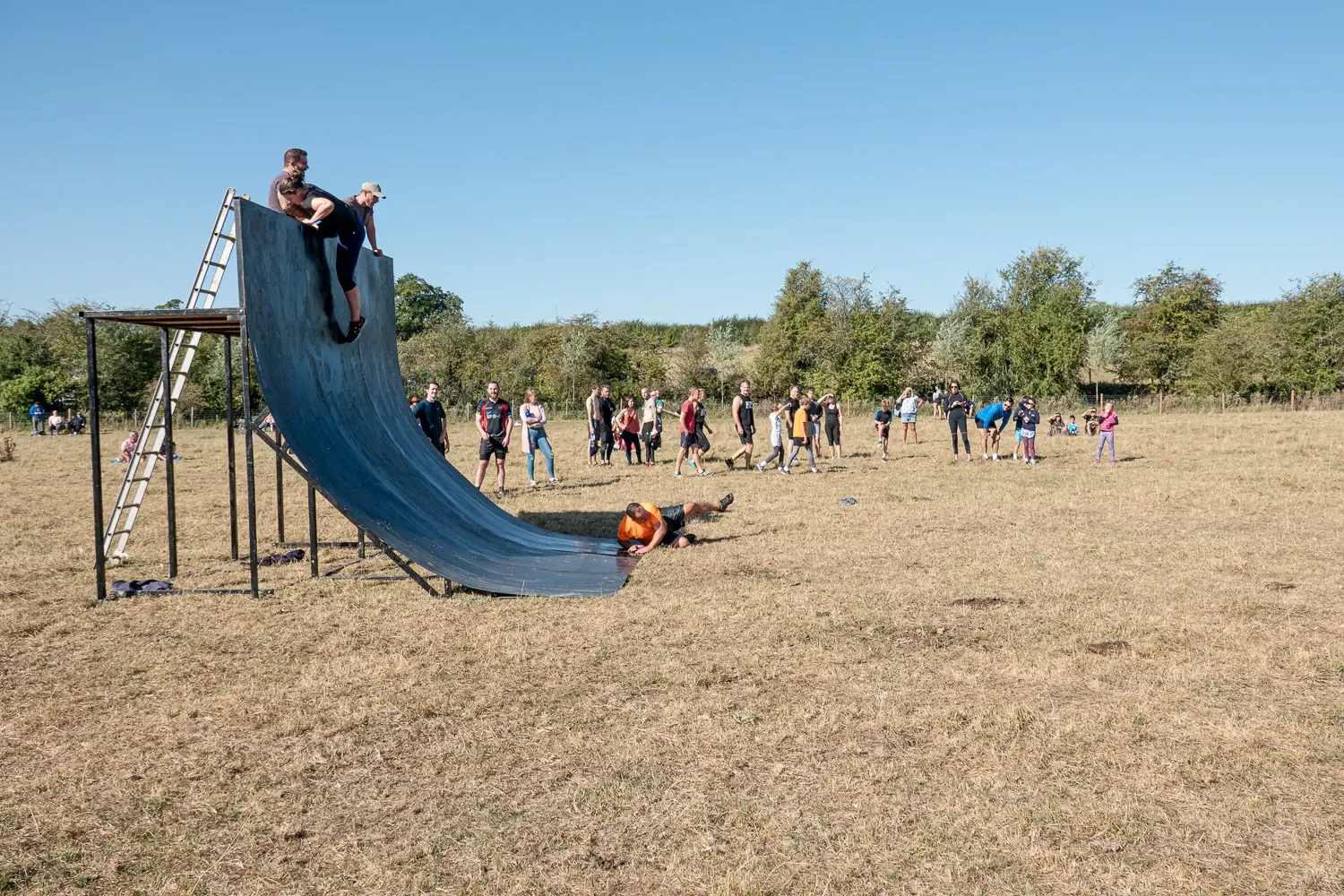 obstacle-race-wall-source-frame-competitor-sliding-2338.webp