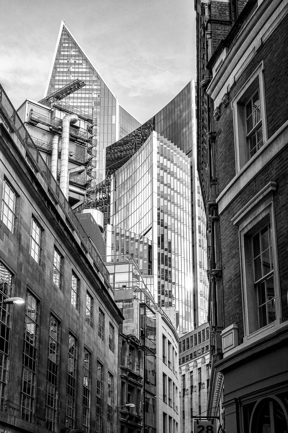 look-up-london-lloyds-scalpel-narrow-street-bw-DSC09446.webp