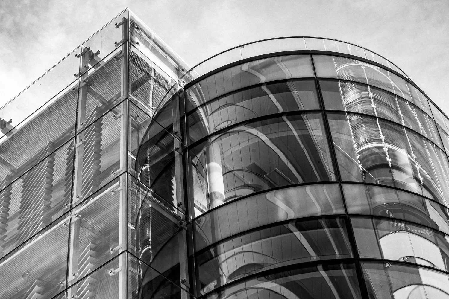 look-up-london-curved-glass-rotunda-reflections-bw-DSC09522.webp