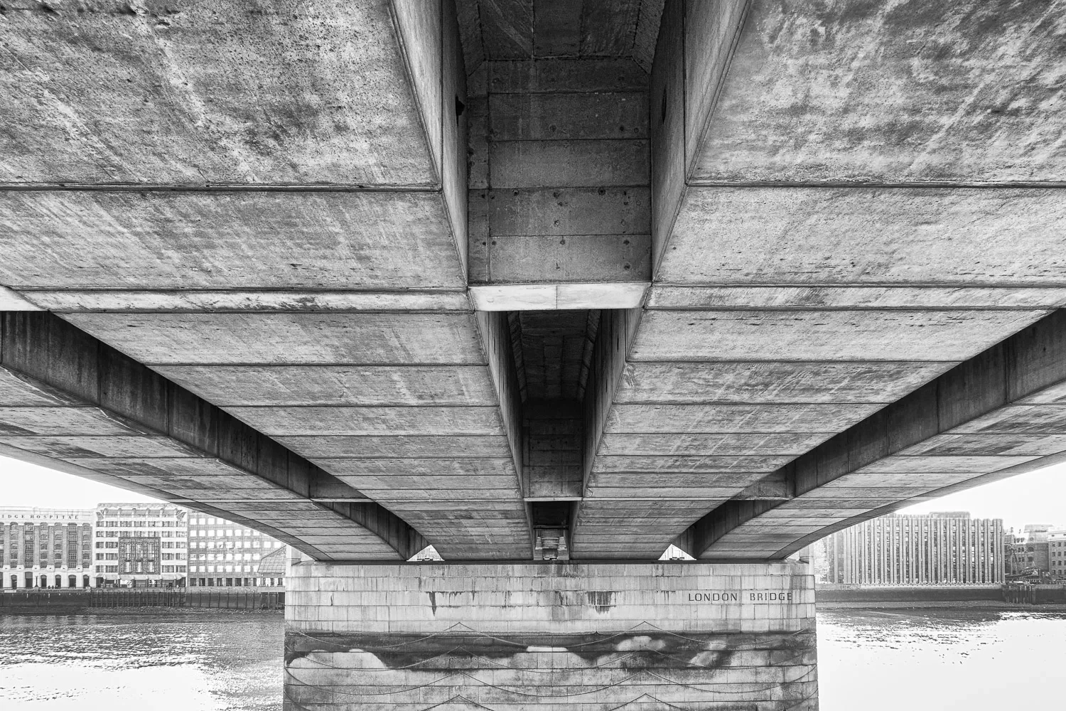 look-up-london-underside-london-bridge-thames-bw-DSC09530.webp