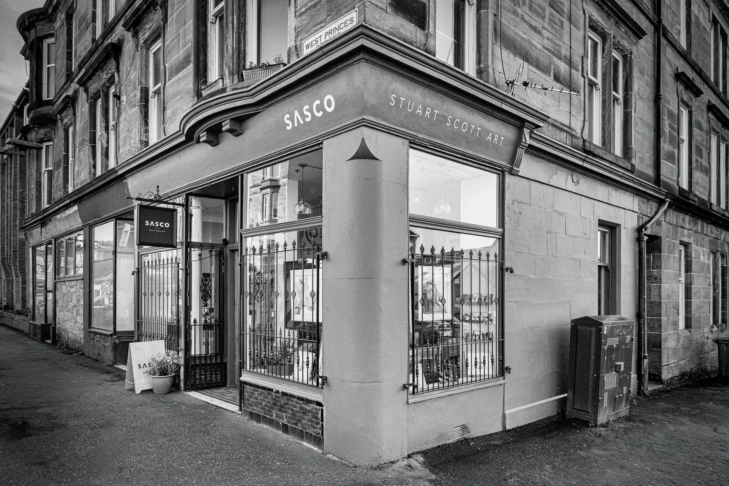 sasco-art-helensburgh-exterior-corner