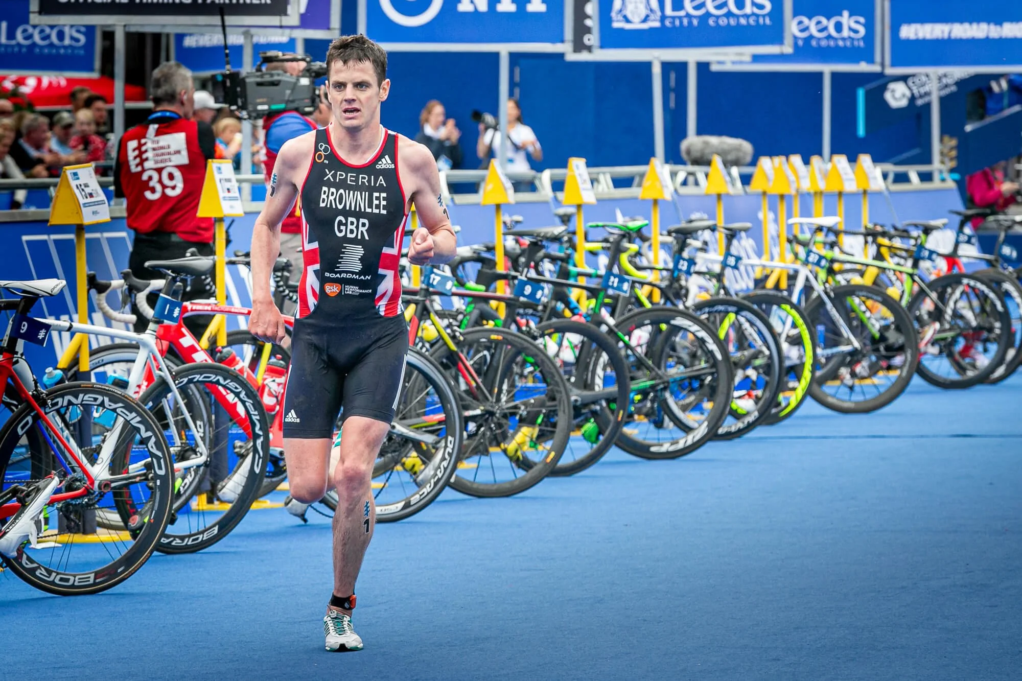 Jonny Brownlee running out of transition at the ITU triathlon in Leeds