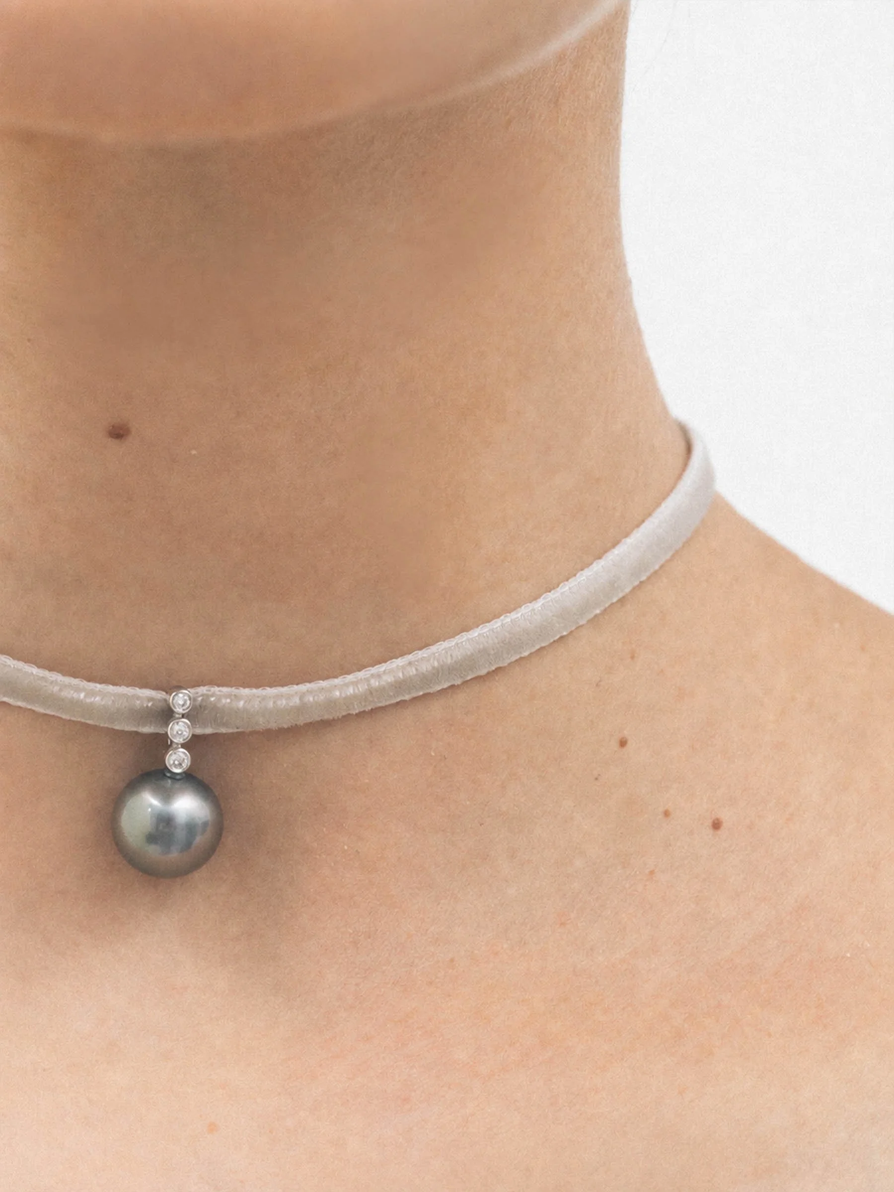 Silver Tahitian Pearl With White Diamonds Maison Lipowa.jpg