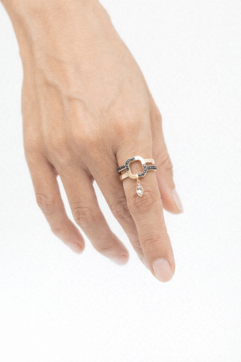 Na Miasto Ring V.1 with Marquise Diamond Charm .png