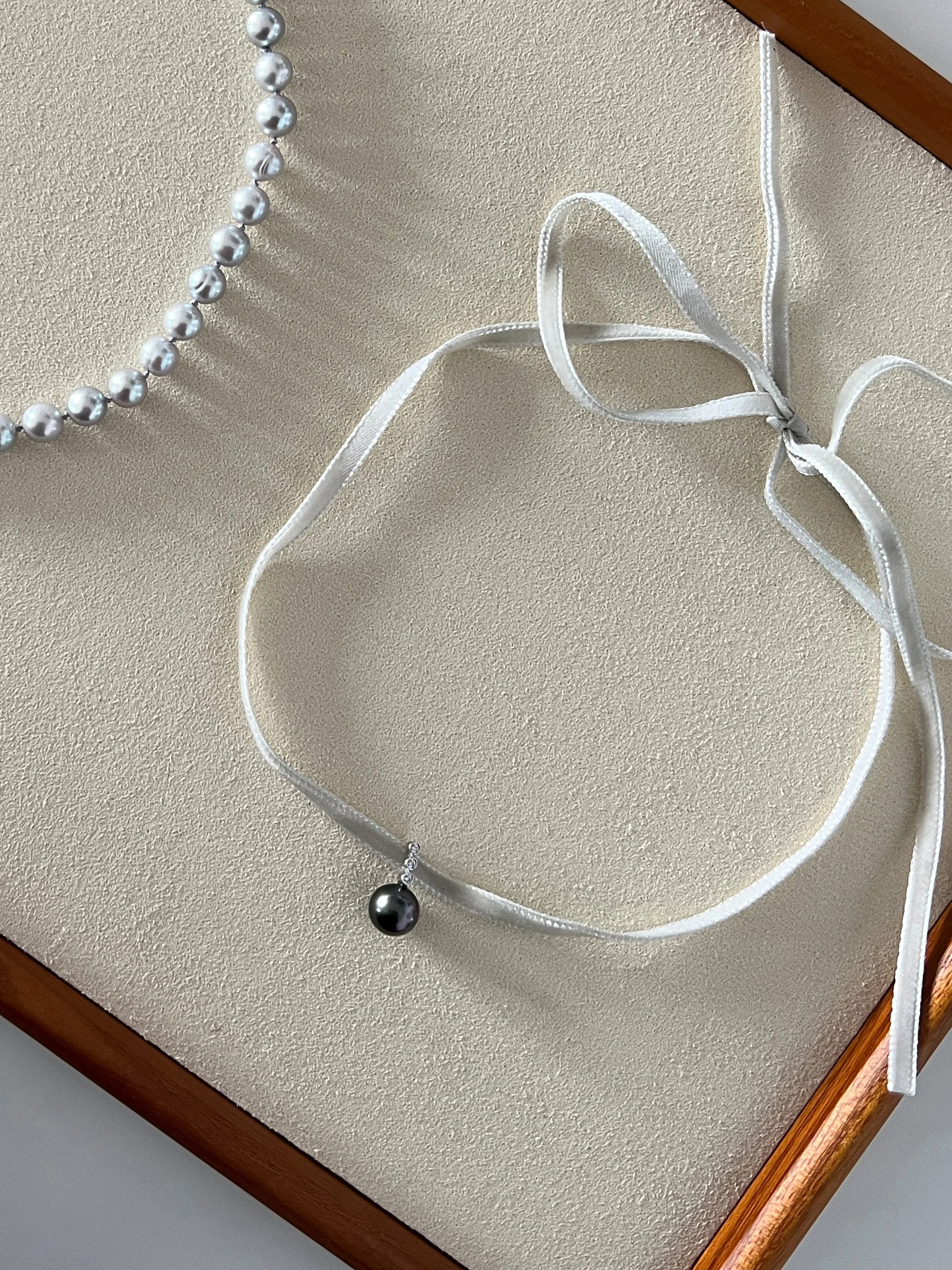 Dark Akoya Pearl Choker.jpg