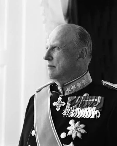 Haugaland Klatrelag s&oslash;rger i dag over Kong Harald V sin bortgang.

Vi &oslash;nsker &aring; takke kongen for sitt trygge og samlende lederskap og for sitt idrettslige engasjement. 

Kongens verdier er de Norge og idretten er tuftet p&aring;: f