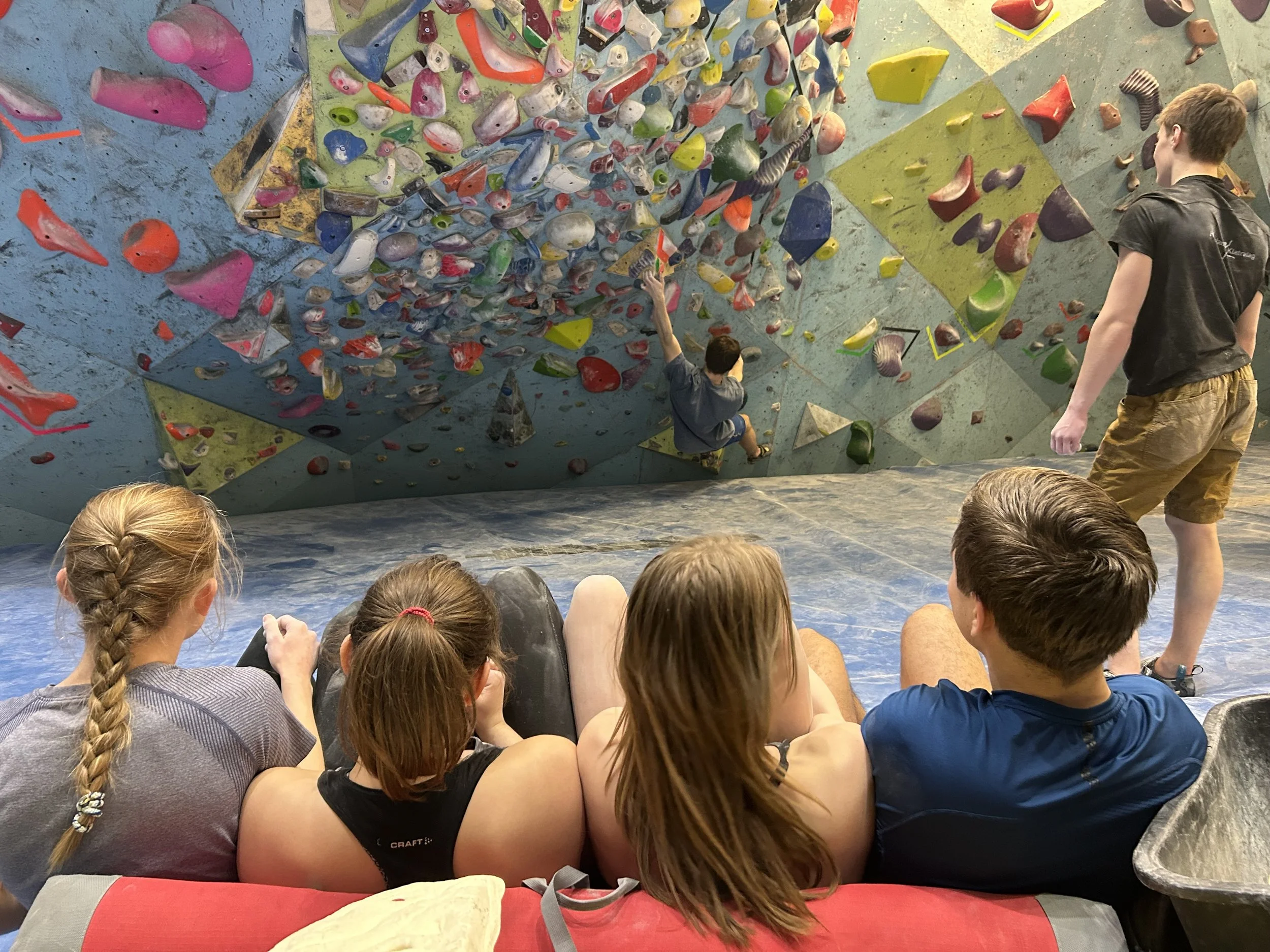 Ungdomsgjengen på plass i spraywallen