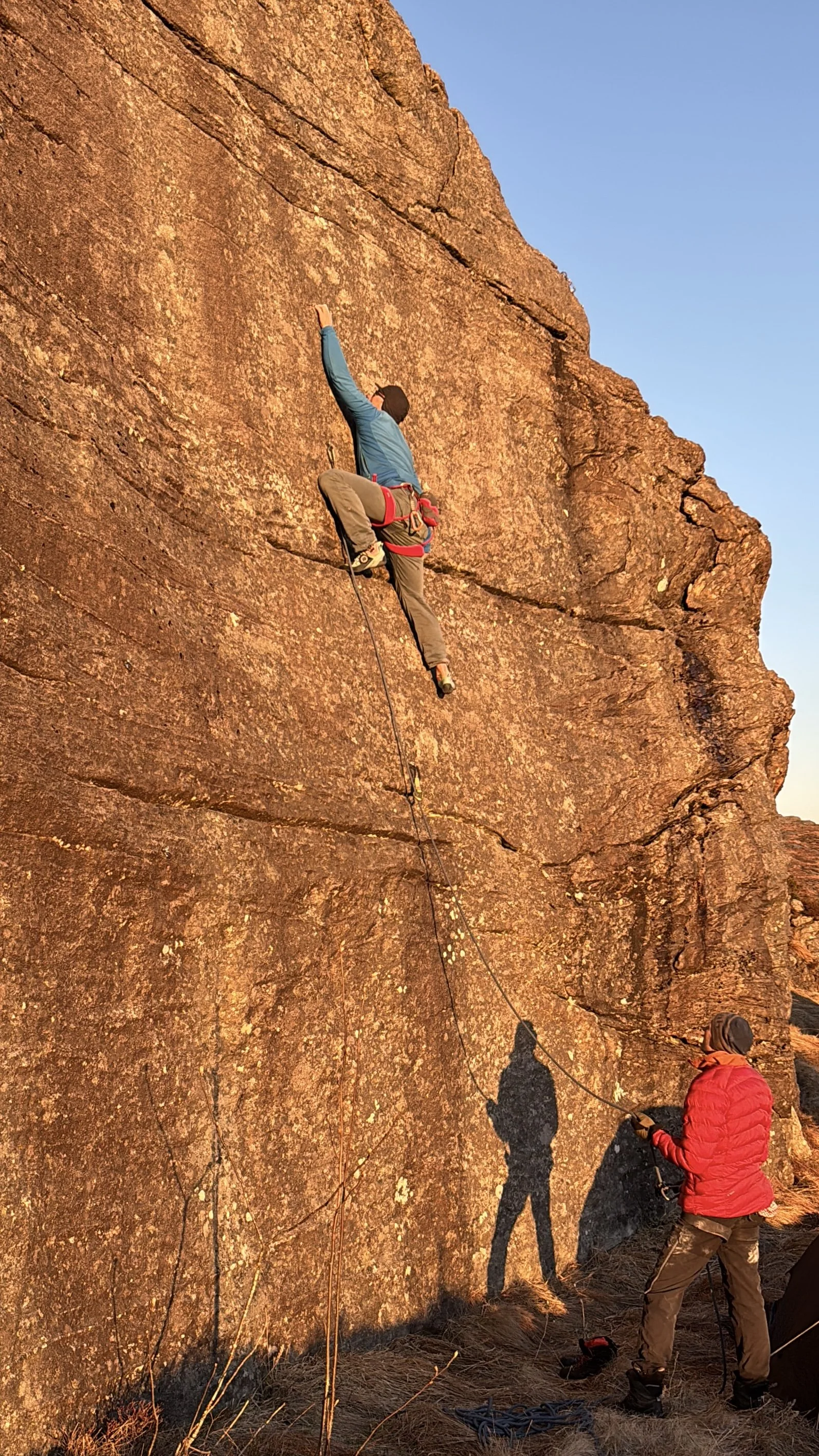 "Telttur på Valhest"
Kjekk telttur på Valhest ⛺️ Her klatrer pappa E-coli. 
Fotograf: Trygve Drange-Espeland