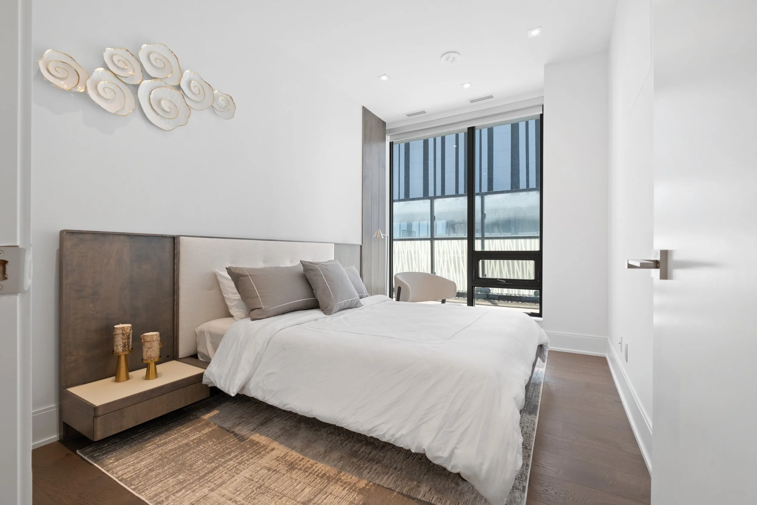 5502-50 Charles St E, Toronto 045.jpg