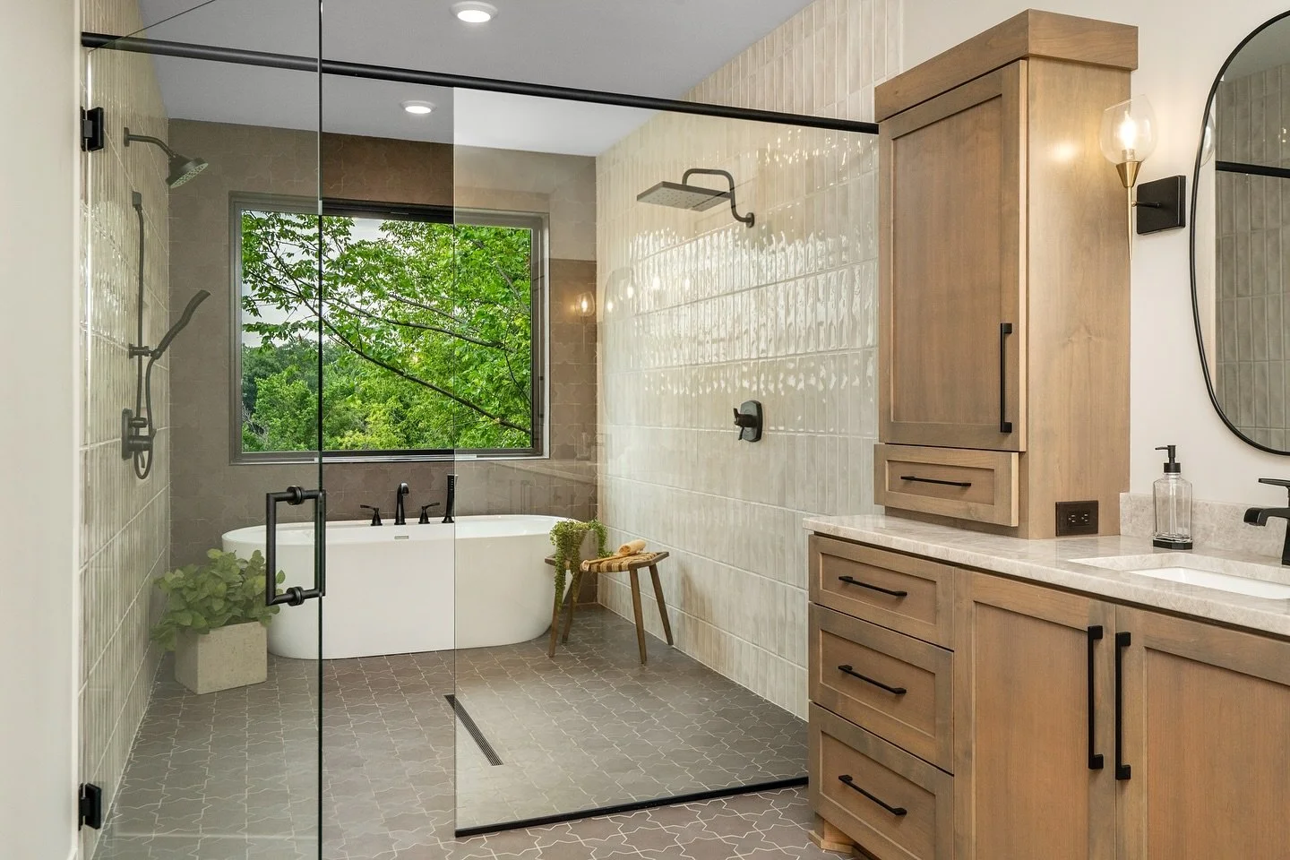 Primary bedroom overlooking lake Minnetonka π€©π€©π€© #archtecturalphotography