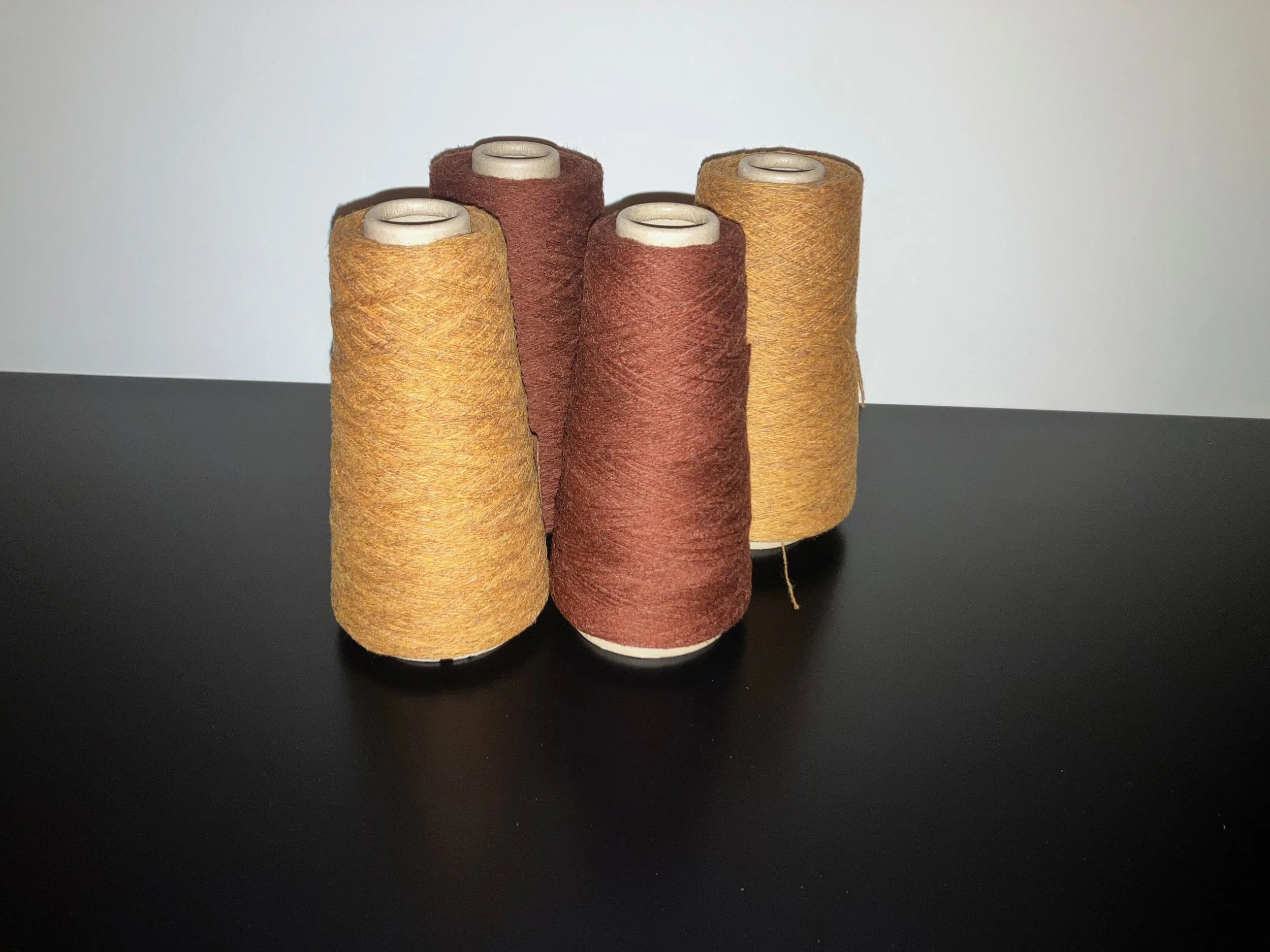 Okerbruine shawl van Merino lamswol
