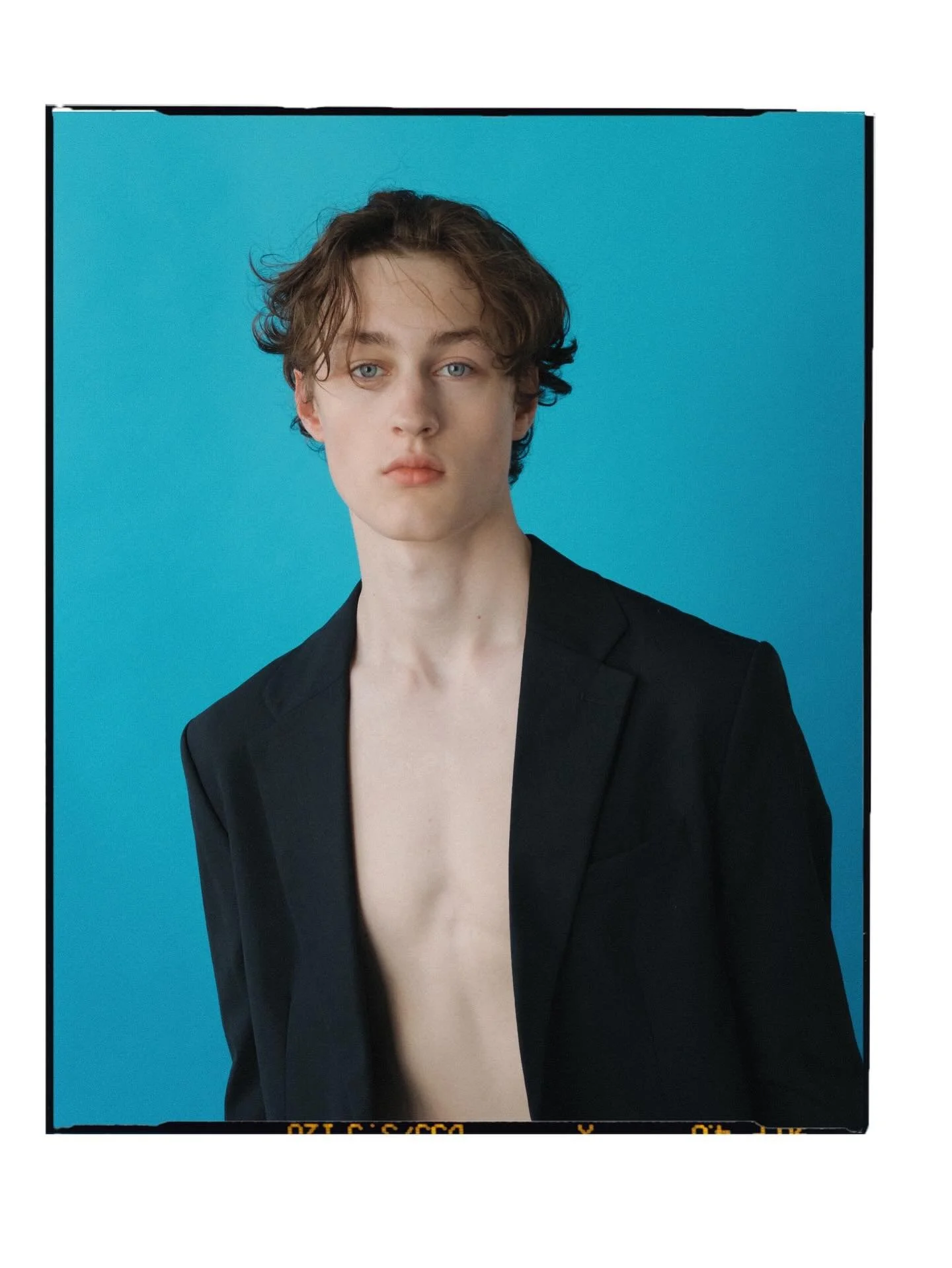 Snippets from a test w/ @vicnitt.skywalker // @vnymodels //
.
.
.
All of those bluuuuuues 🪁💎🦋