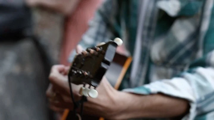 Because art &amp; love are the revolution ✨🪽🤍
.
Sweet session along the Hudson River with the band @tattercoatsmusic before they launch on their national tour&hellip; spreading folk music, 🎶 and love songs across the U.S. 
.
We hiked, wandered upo