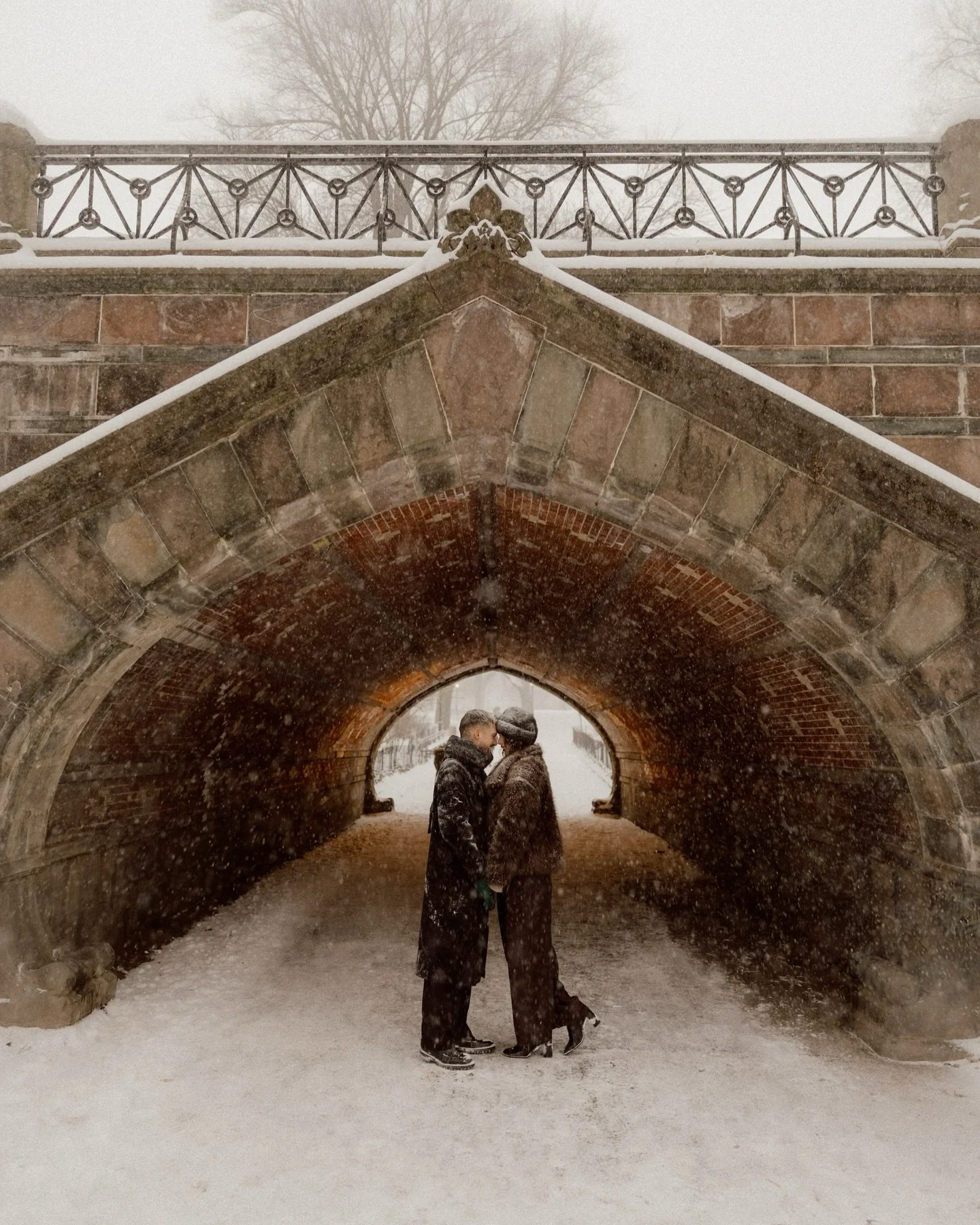Love in the snow ❄️🤍
w/ @lou_anne.jnn &amp; @bompard.p 
.
.
.
.
#nyccouplesphotographer #lovestory #authenticlove #snow #nyc