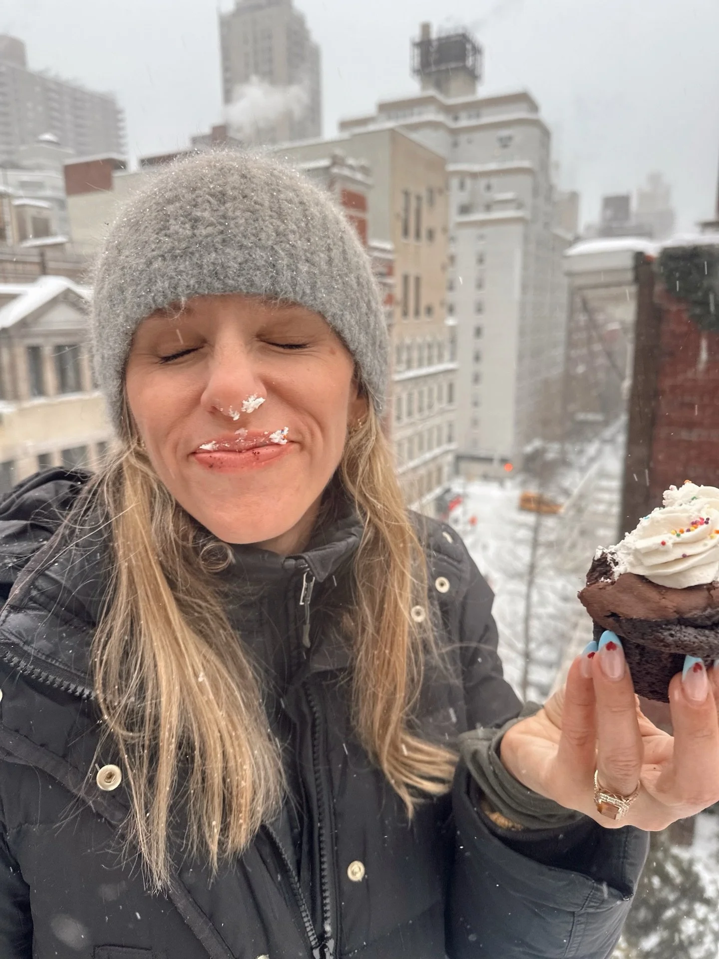 Cannot wait to see what 41 has in store 🧁🙏🏼💞
.
.
When we watched the sunset over nyc last night on the plane, yes heart heavy with so much rn, but DAMN&hellip; look at that radical beauty. Intense colors bleeding into each other.
.
So much beauty