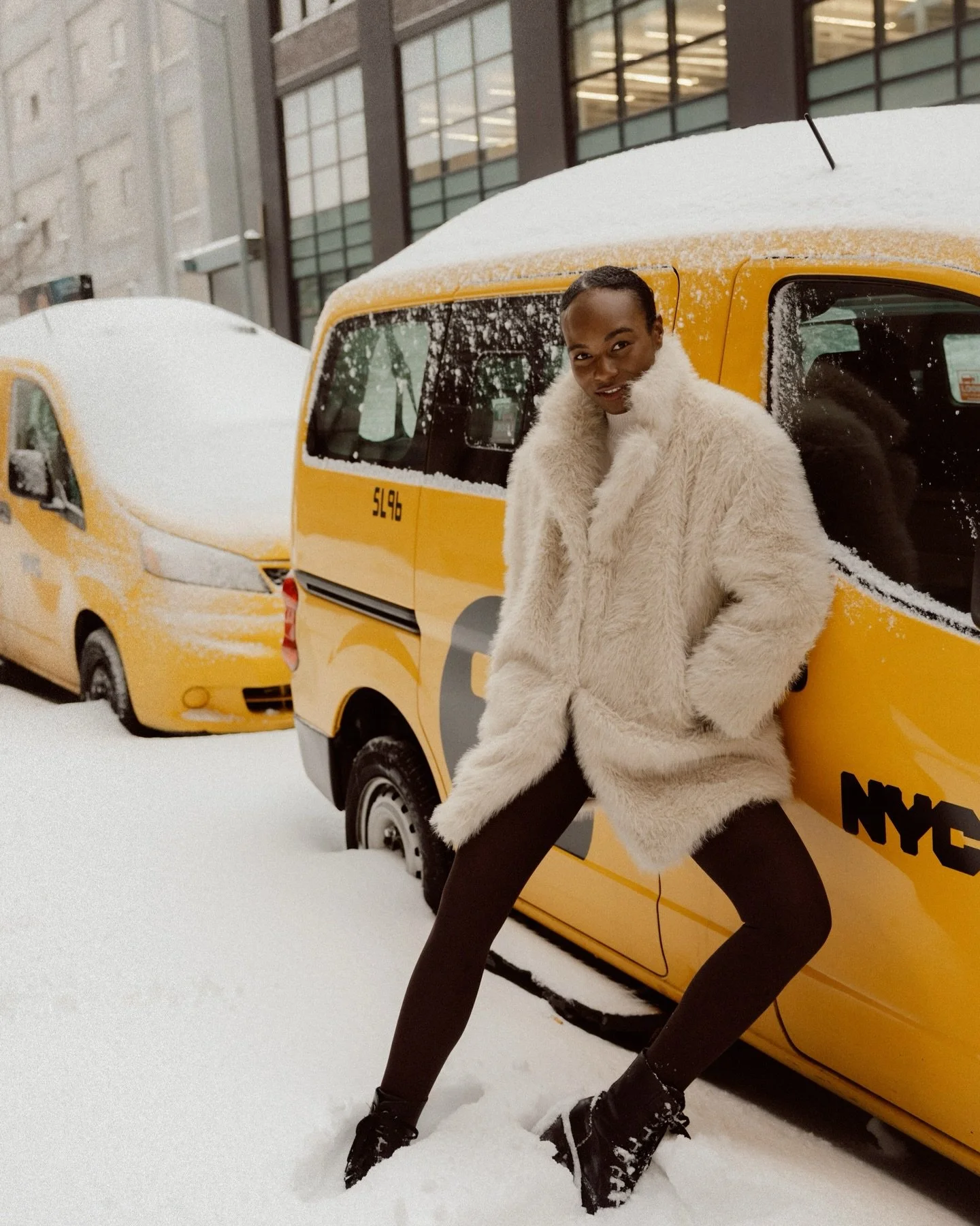 Out here melting ICE🧊, looking pretty,  and boycotting billionaires ✨
.
.
With the lovely @monishaholmes 
.
.
.
.
#nyfw #newyorkfashion #snow #fashionphotography #newyorkphotographer