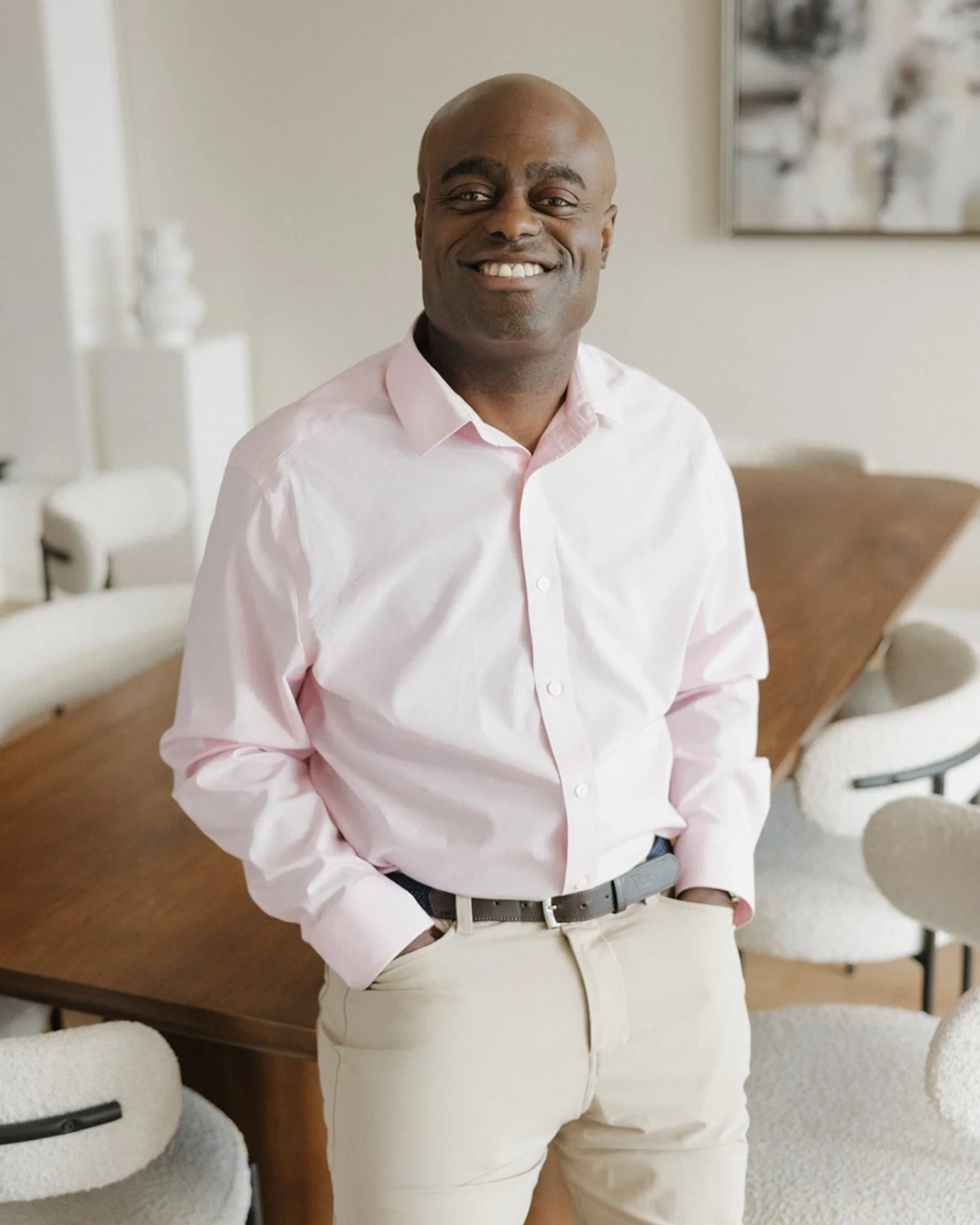 @k1ngtraveler is an executive consultant whose business is made through personal connections, not necessarily in a board room. So we tailored his personal branding shoot to that style. 
.
Yes, getting the LinkedIn headshot, but also capturing authent