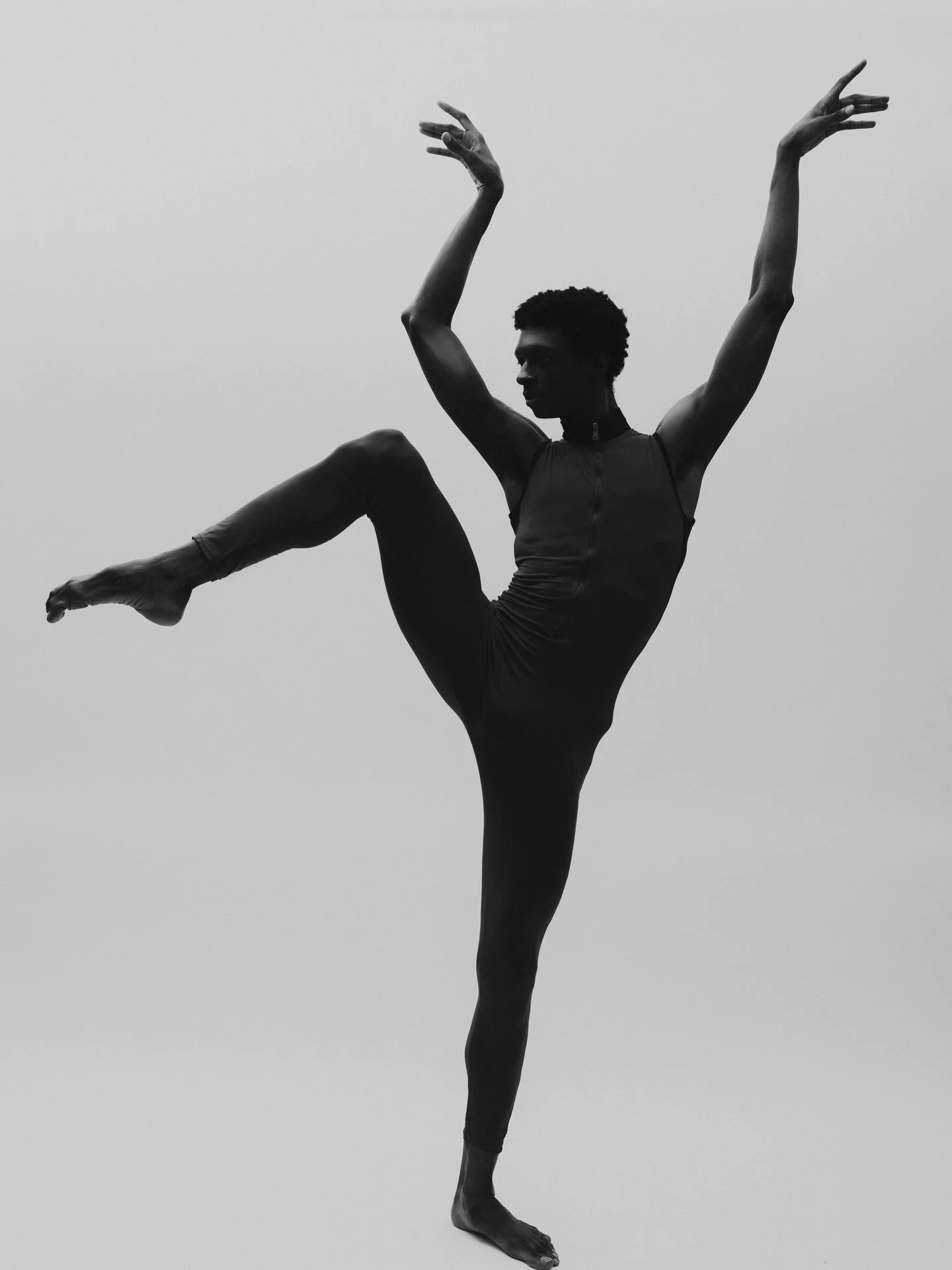 B&amp;W or Color? - you decide because I love them all 😭✨
.
.
I met @_robertsilkmason_ at my first NYC Fashion Week evvverrrr. Dancing up a storm, capturing everyone&rsquo;s attention with those beautiful loooooooong limbs, death dropping and piroue