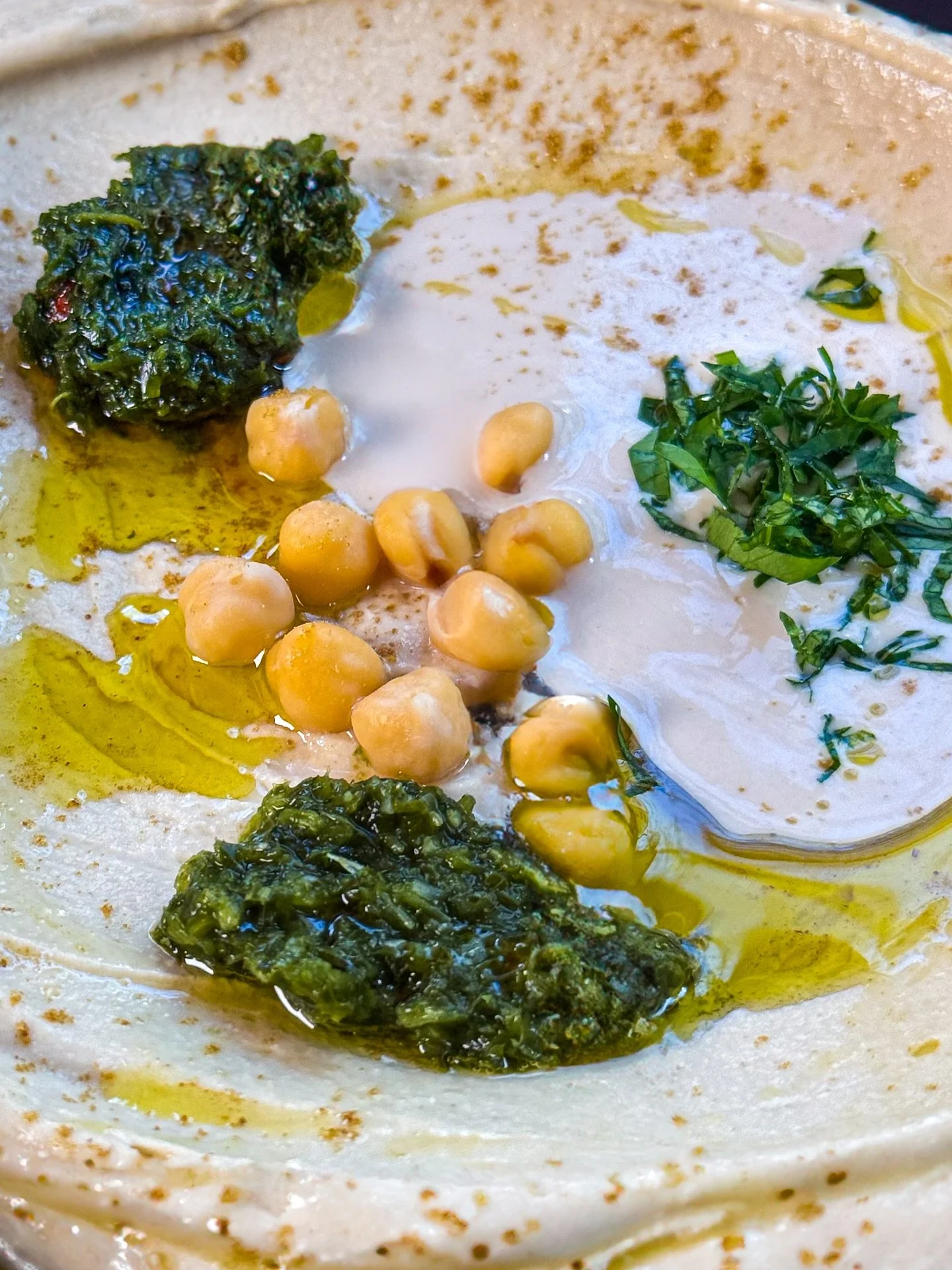 Hummus made with love - or not at all. 🤍

Creamy weekend ahead.
Boxi Market tomorrow.
And as always, at the Praxis.
