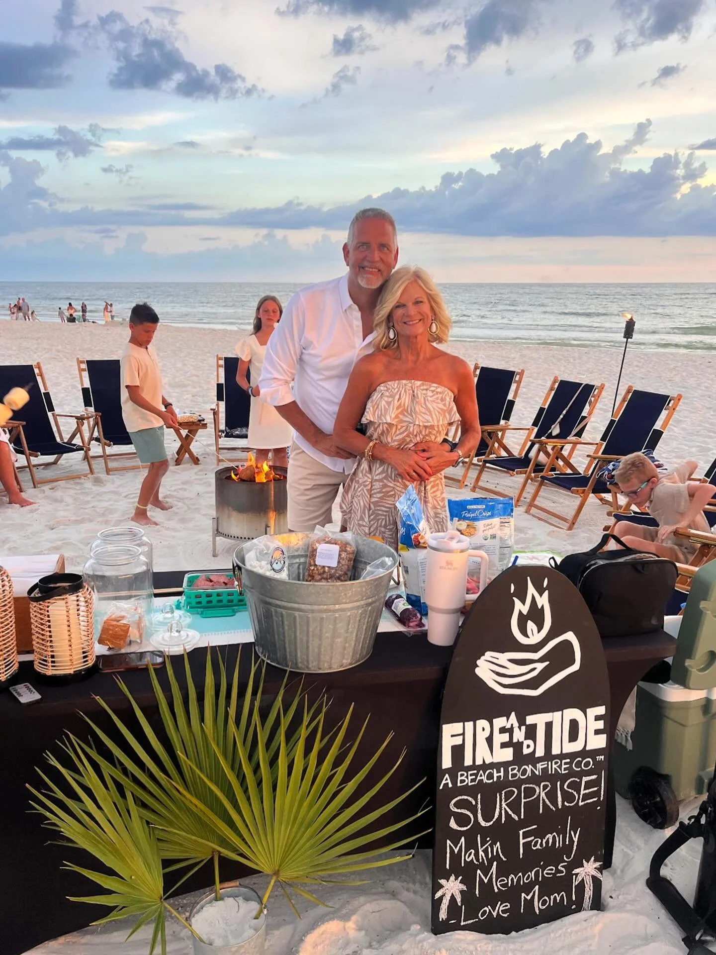 Is it just us or does this cold weather have you thinking: time to plan a beach trip!!! 👀🏝️☀️🔥 With Spring Break right around the corner, booking your family beach bonfire should definitely be on your to-do list! #beachbonfire #30a #panamacitybeac
