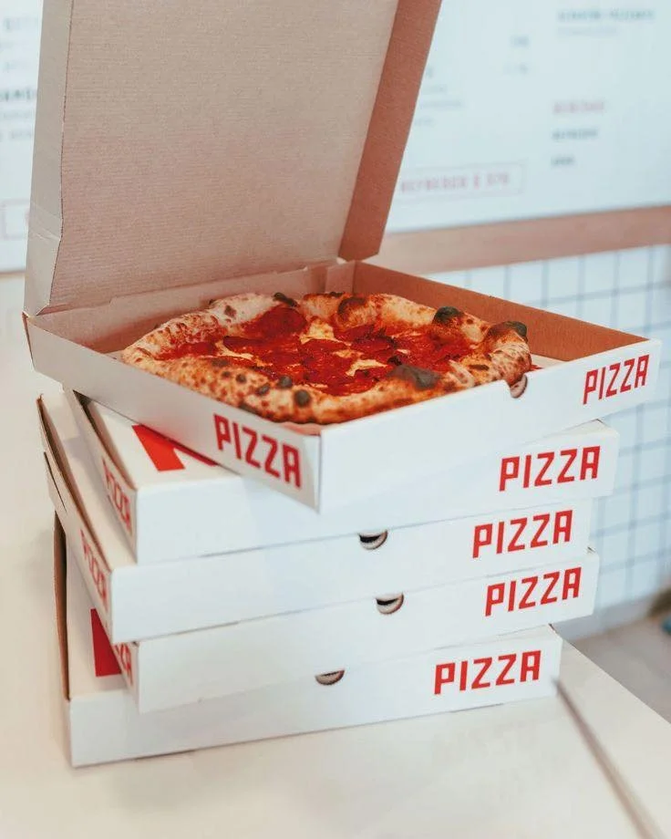 The perfect beach bonfire dinner 😍🍕 Schedule your pizza delivery in advance and have our Bonfire attendant bring it down to the beach for you! @pizzabythesea