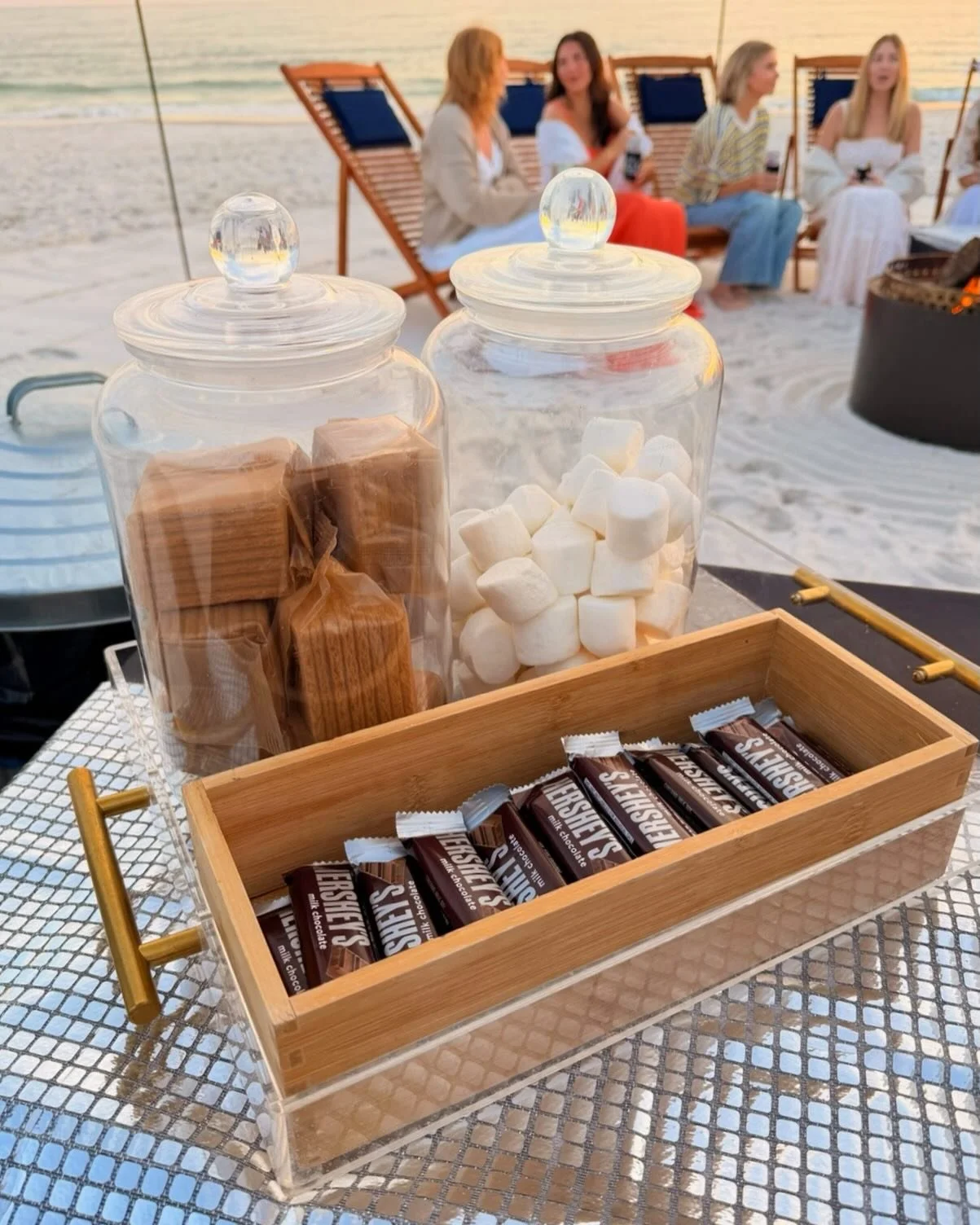 S&rsquo;mores at a bonfire&hellip;nothin&rsquo; like it! 🔥🍫 #smores #30abeachbonfore #pcbbeachbonfire #springbreak #bonfire