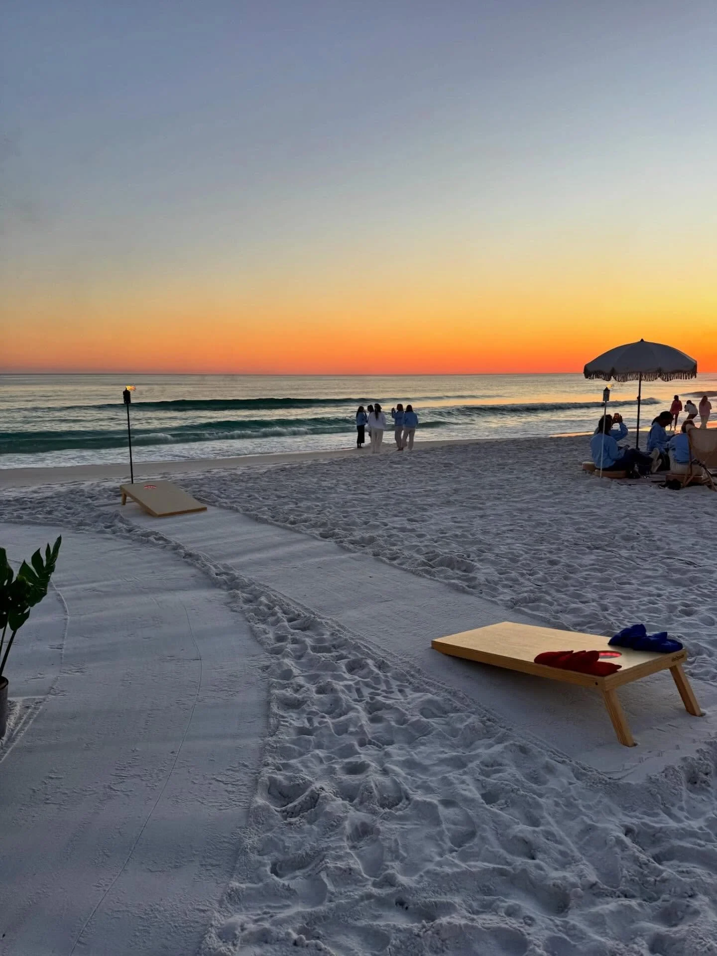 Corn hole by the beach bonfire, anyone? 🤙 🔥  #cornhole #bags #beachbonfire #30abeachbonfire #bonfirenight